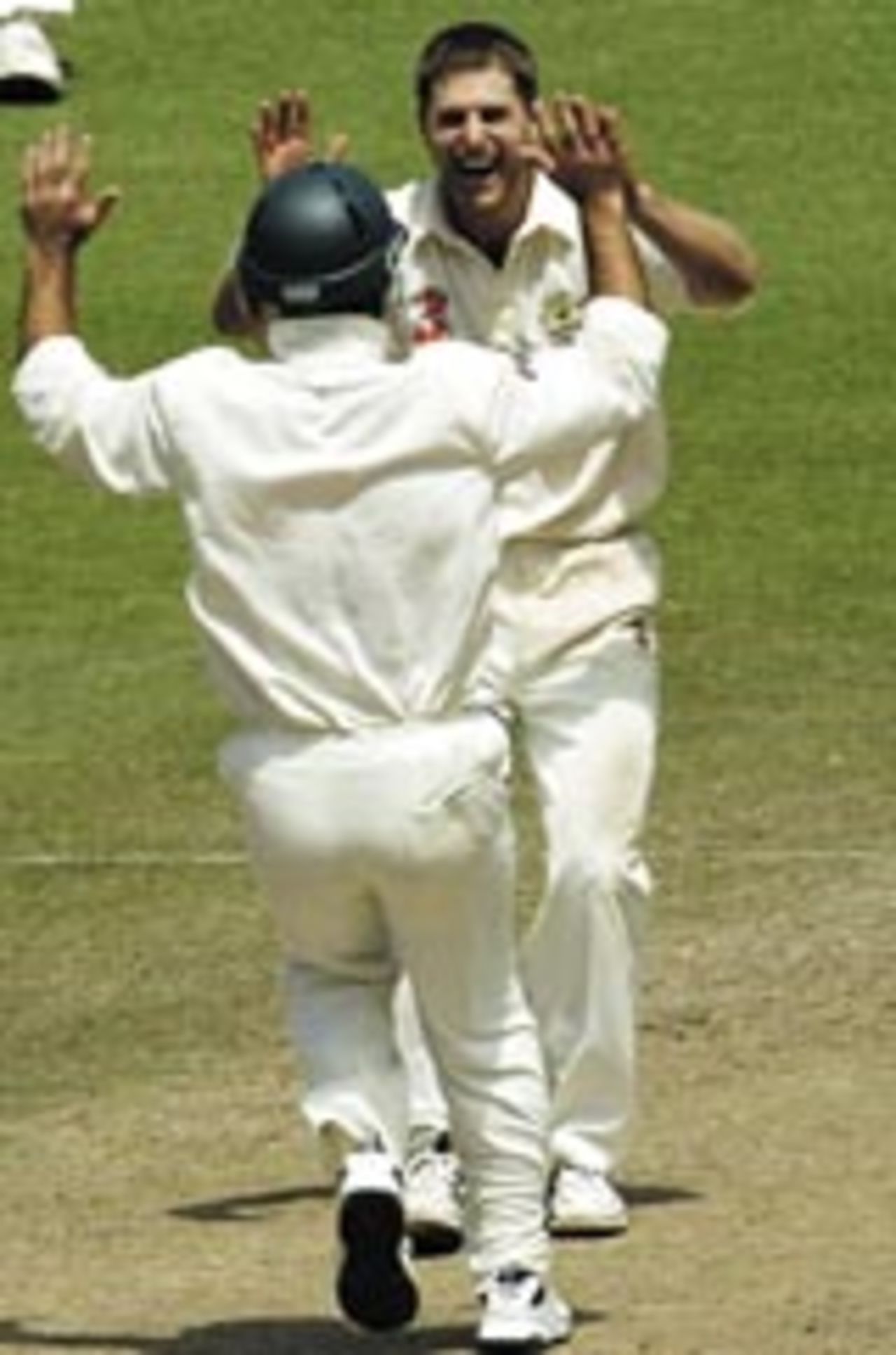 Simon Katich and Ricky Ponting celebrate Tatenda Taibu's wicket, Australia v Zimbabwe, 2nd Test, Sydney, 4th day, October 20, 2003