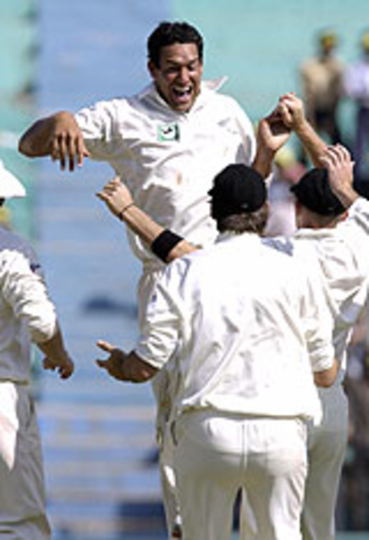 Darryl Tuffey ripped out the Indian top order, India v New Zealand, 5th Day, 2nd Test, Mohali, October 20, 2003