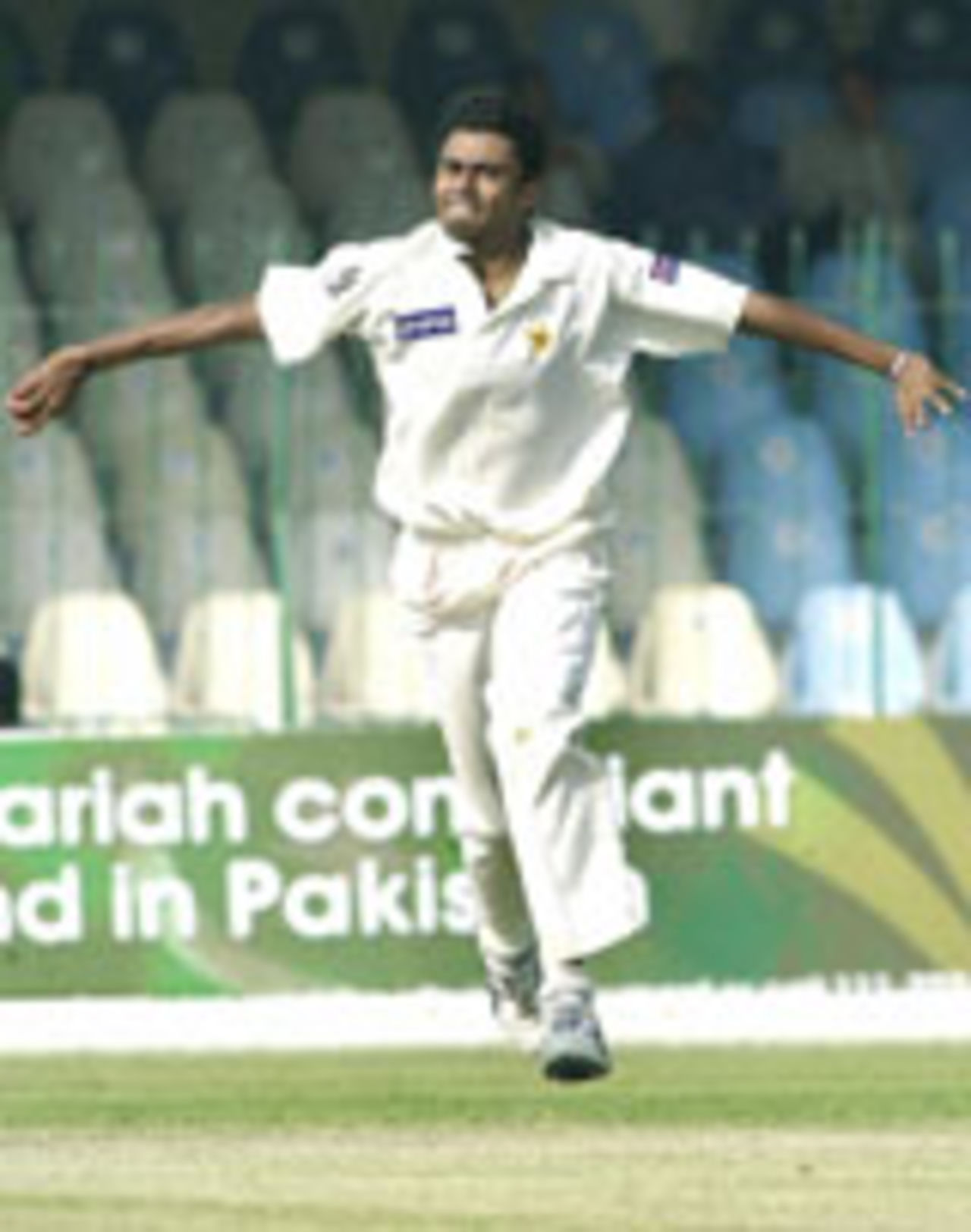 Danish Kaneria celebrating, Pak v SA, 1st Test, Lahore, October 20, 2003