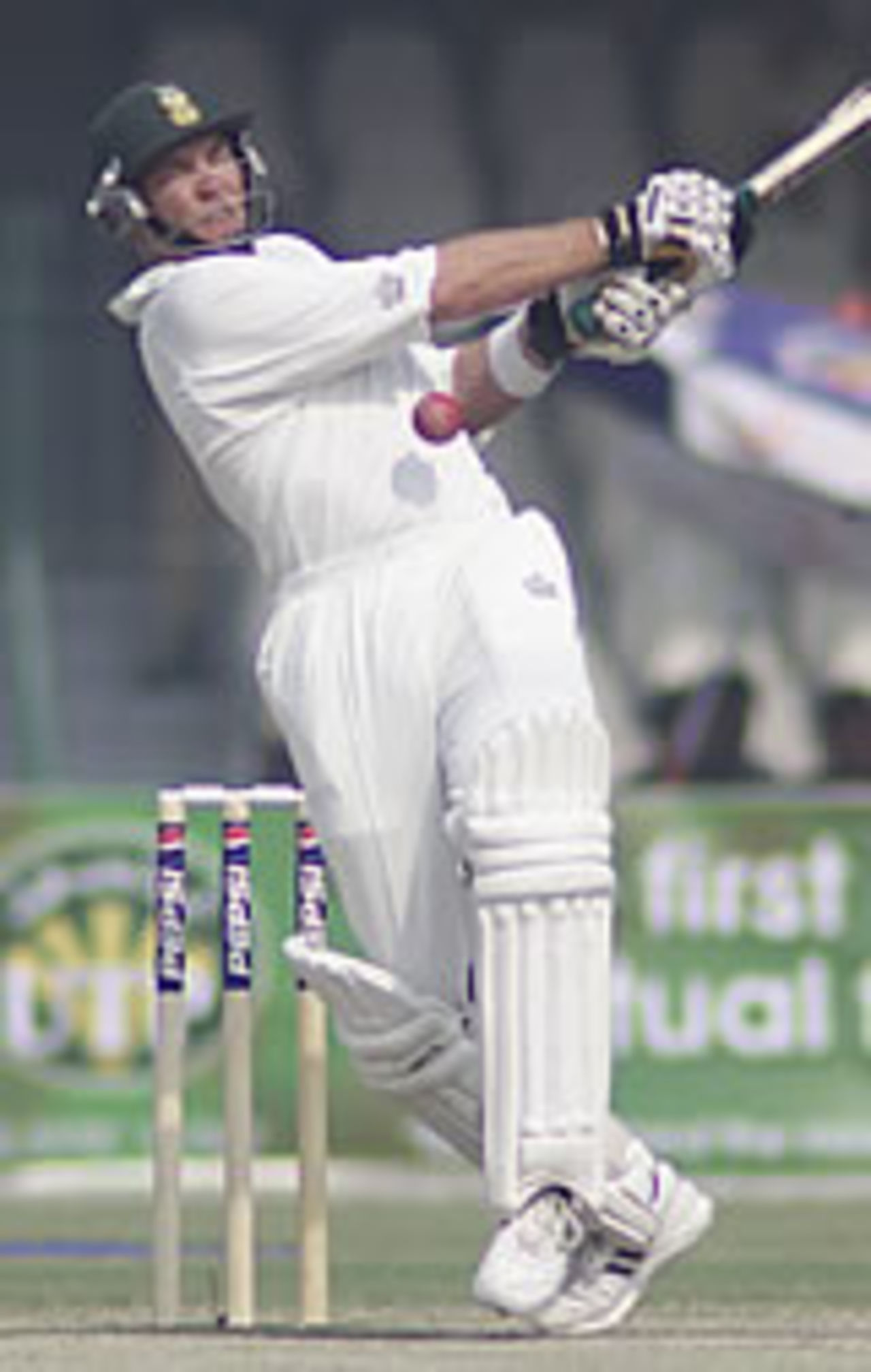 Jacques Kallis pulls for a boundary during his 18, Pakistan v South Africa, Day 4, 1st Test, Lahore, October 20, 2003.