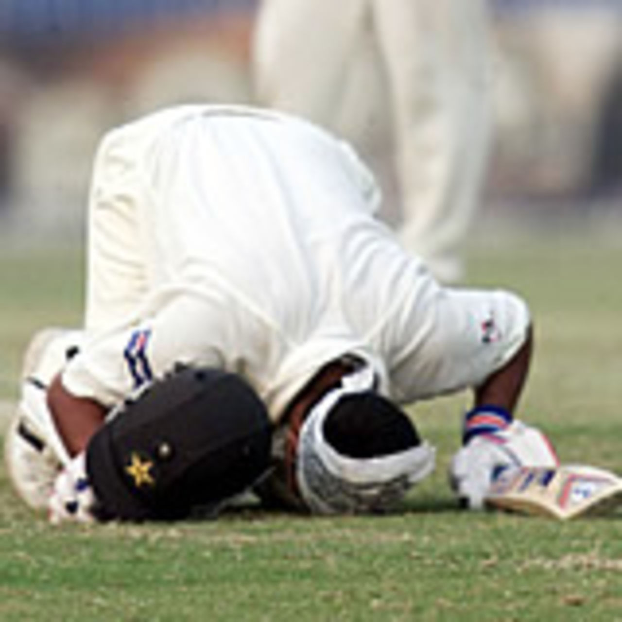 Imran Farhat thanks God for his century, Pakistan v South Africa, Day 2, 2nd Test, Faisalabad, October 20, 2003.