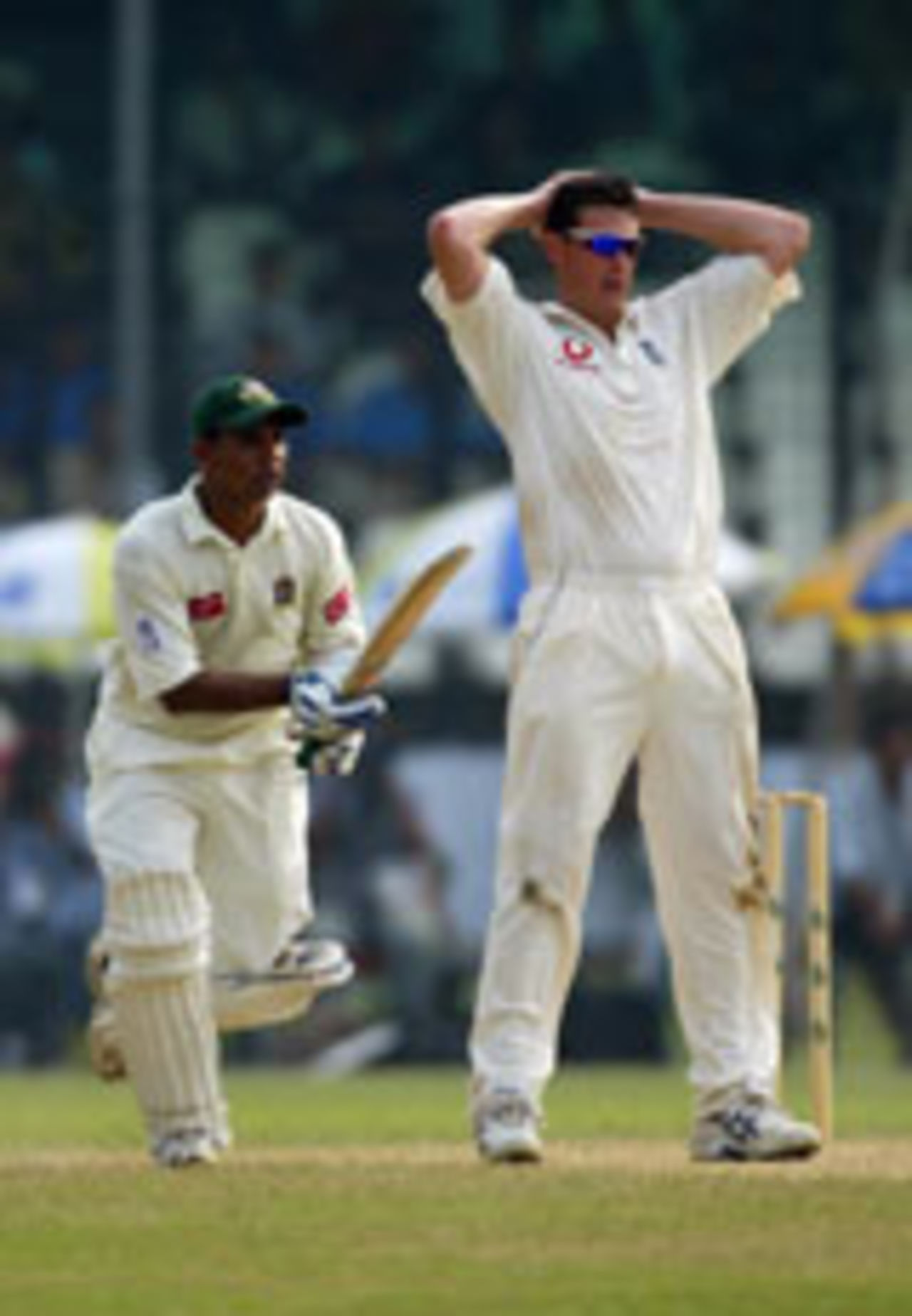 Ashley Giles holds his head in frustration, Bangladesh v England, 1st Test, Dhaka, October 24, 2003
