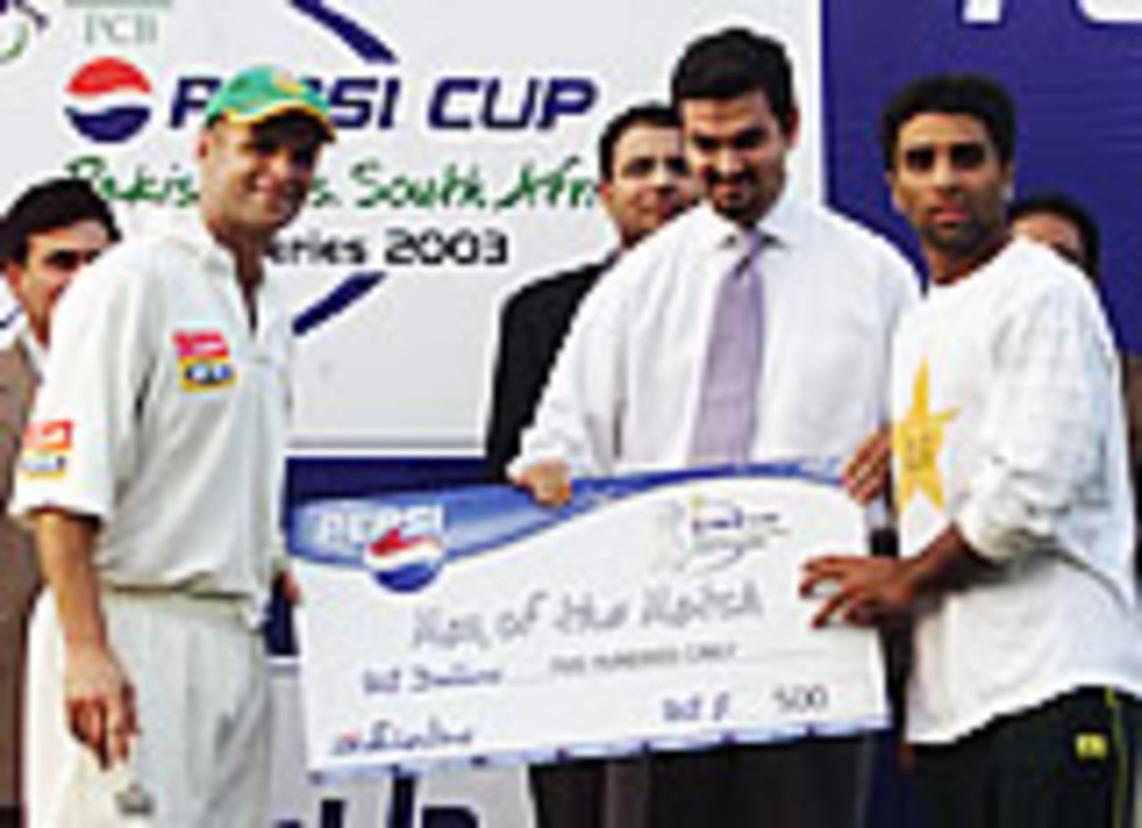 Taufeeq Umar and Gary Kirsten shared the Man of the Match award, Pakistan v South Africa, 2nd Test, Faisalabad, 5th day, October 28, 2003