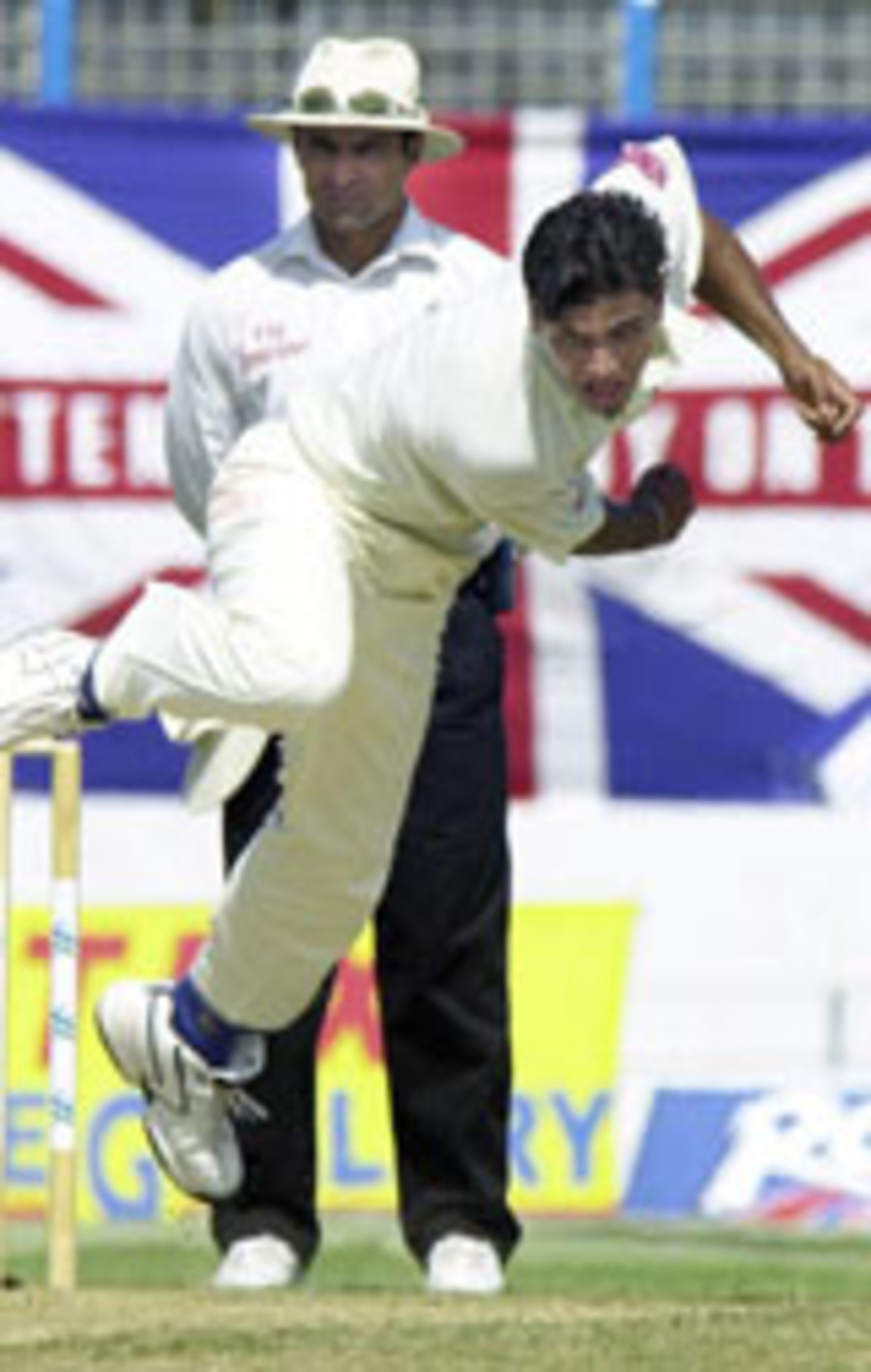 Mashrafe Mortaza bowling, Bangladesh v England, 2nd Test, Chittagong, October 29, 2003