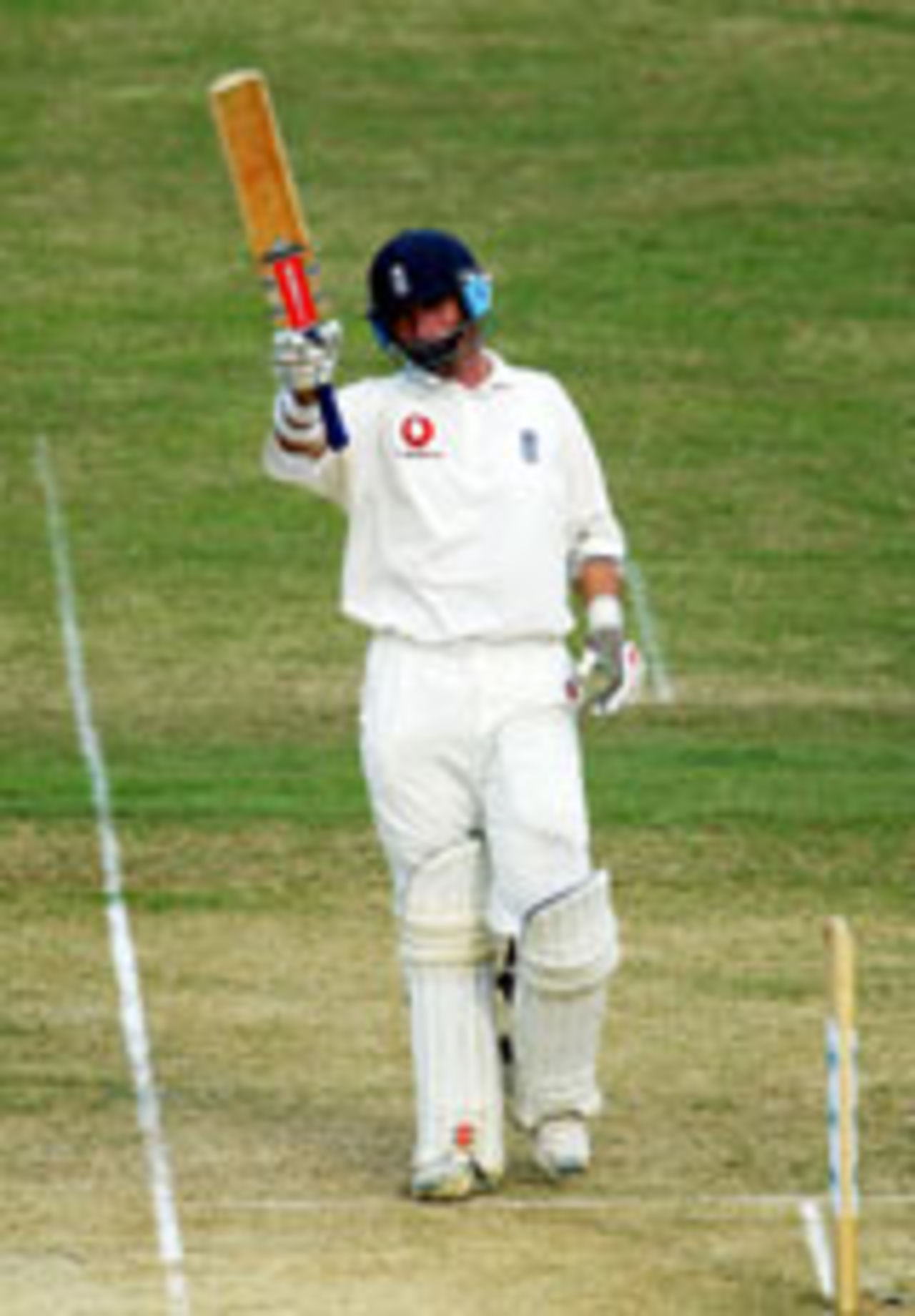 Nasser Hussain acknowledges his fifty, Bangladesh v England, 2nd Test, Chittagong, October 31, 2003