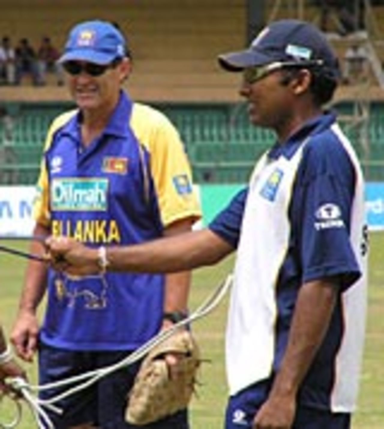 John Dyson supervises a practice session, Colombo, October 1, 2004