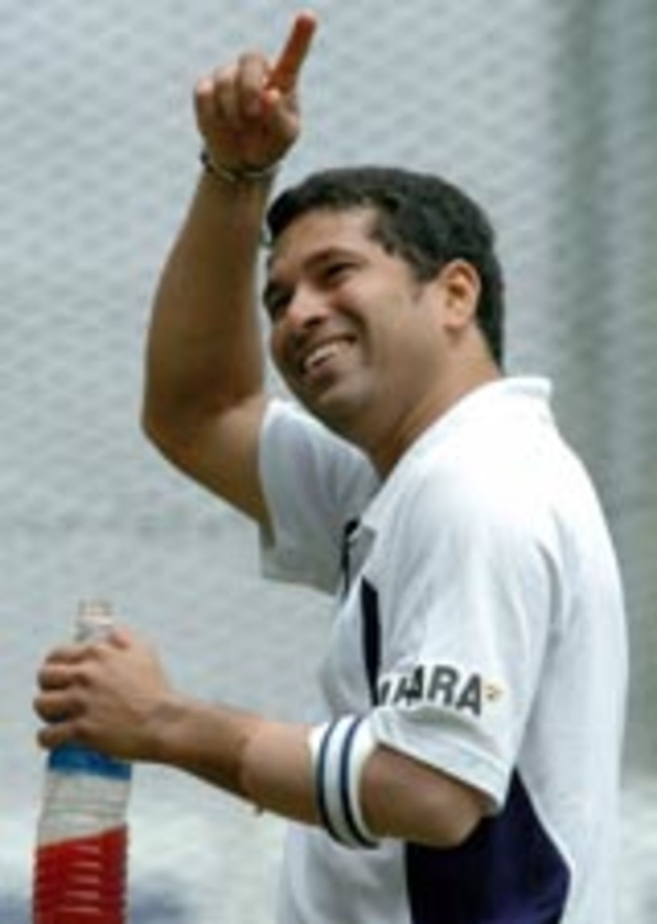 Sachin Tendulkar points heavenward during training, Bangalore, October 5 2004