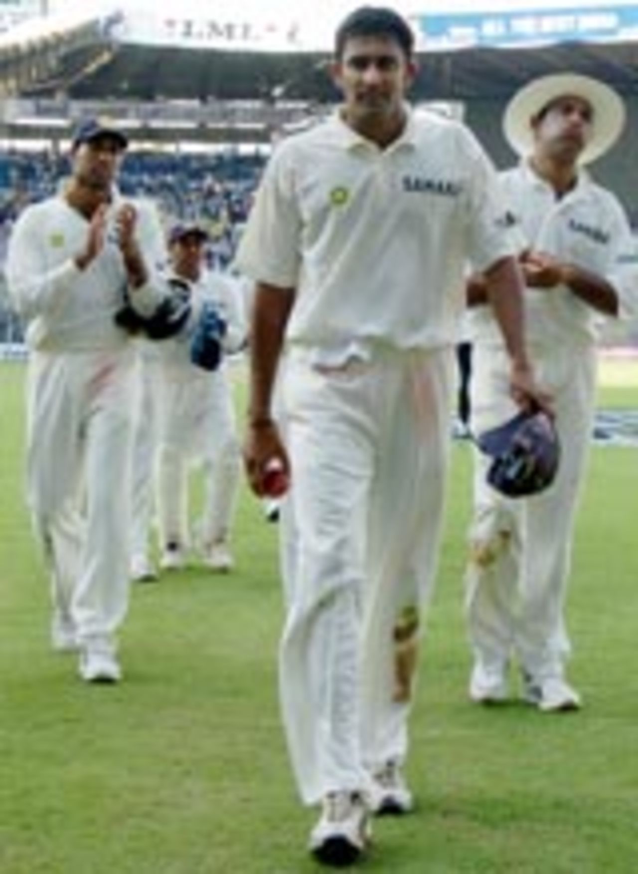 Anil Kumble leaves the field at the end of the day, India v Australia, 1st Test, Bangalore, October 6, 2004