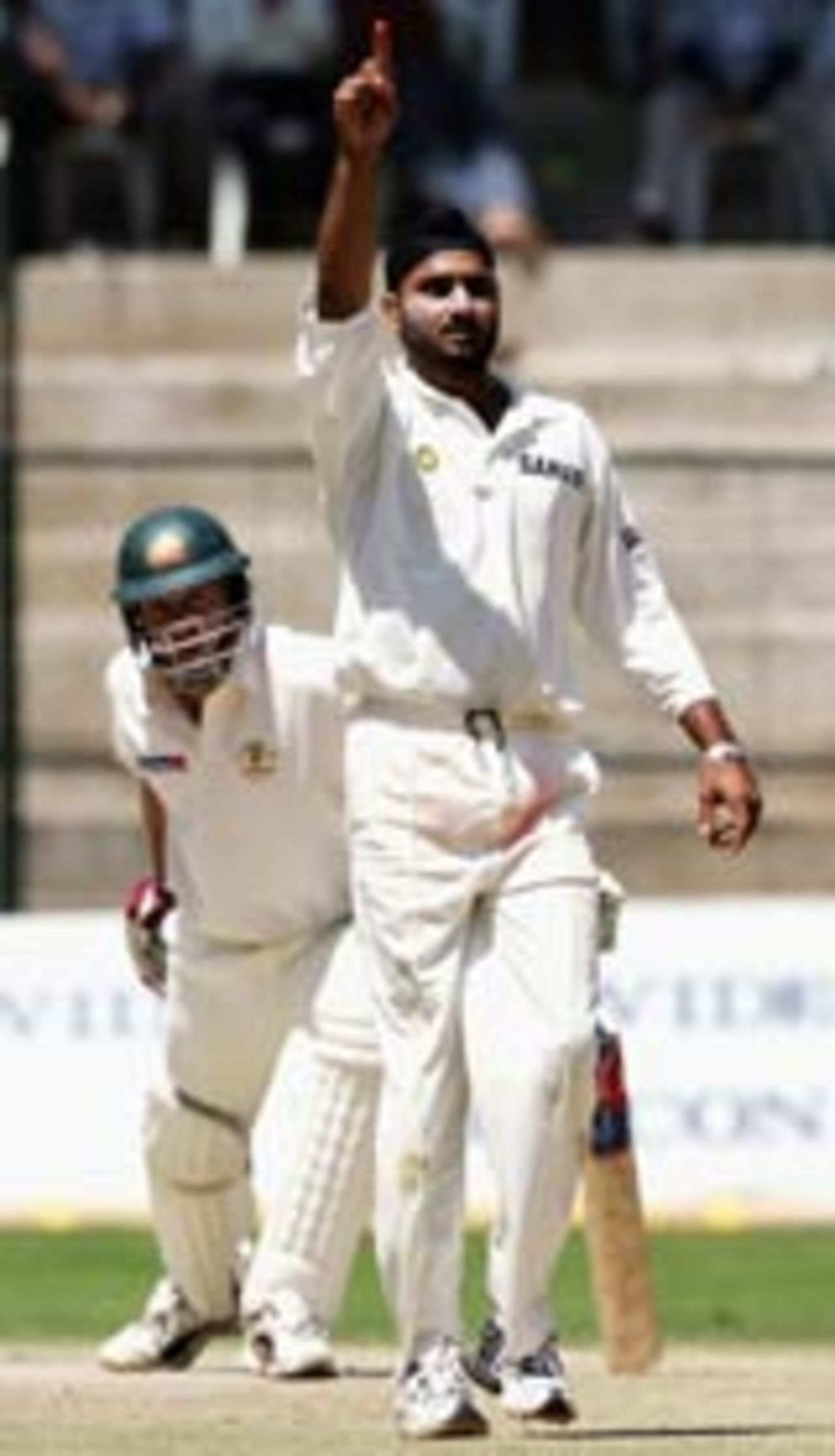 Harbhajan Singh appeals, Australia v India, 1st Test, Bangalore, 1st day, October 7, 2004