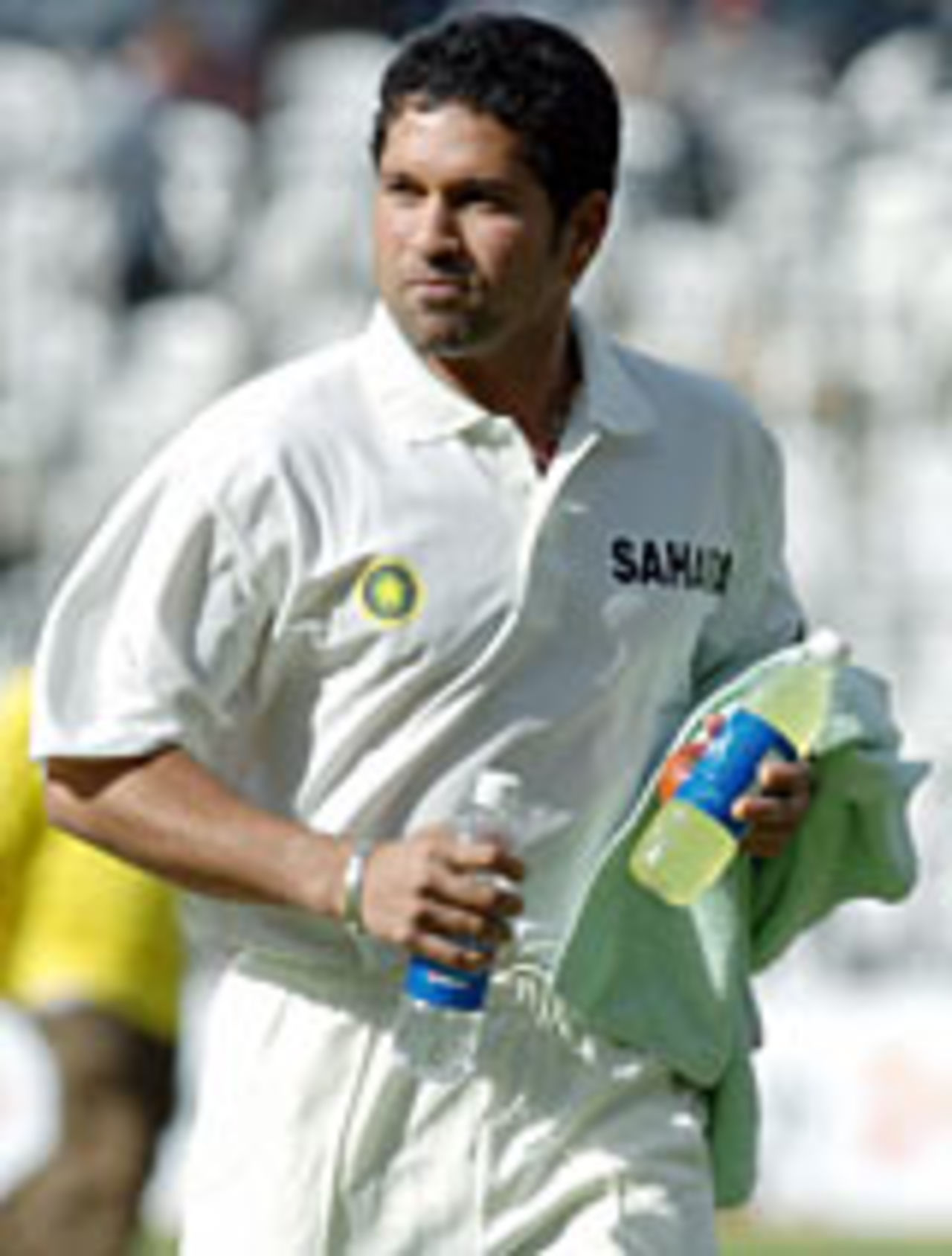 Sachin Tendulkar performs the 12th-man's duties, India v Australia, 1st Test, Bangalore, 5th day, October 10, 2004