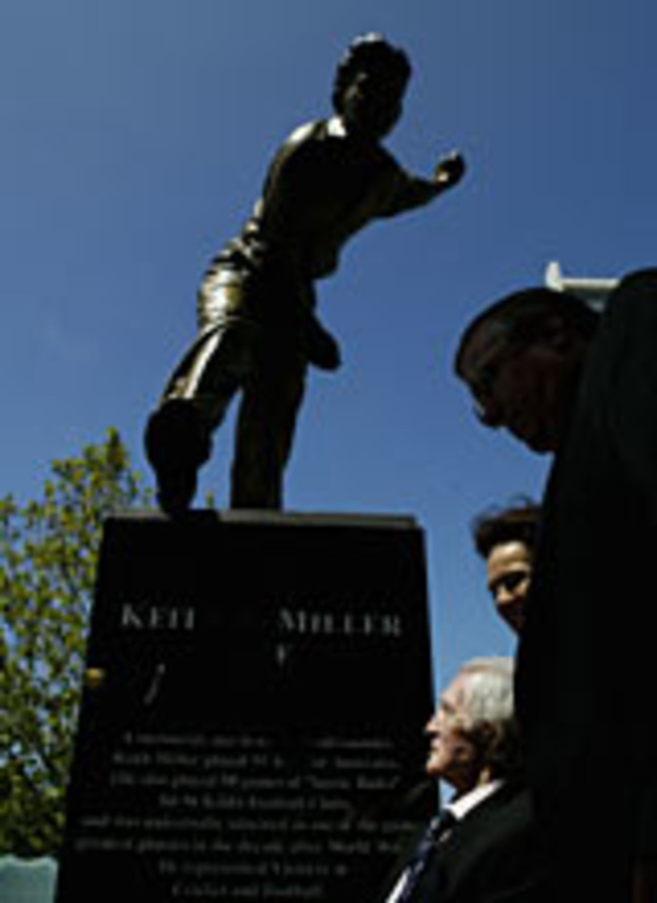 Keith Miller admires his statue during a ceremony at the MCG on February 16, 2004