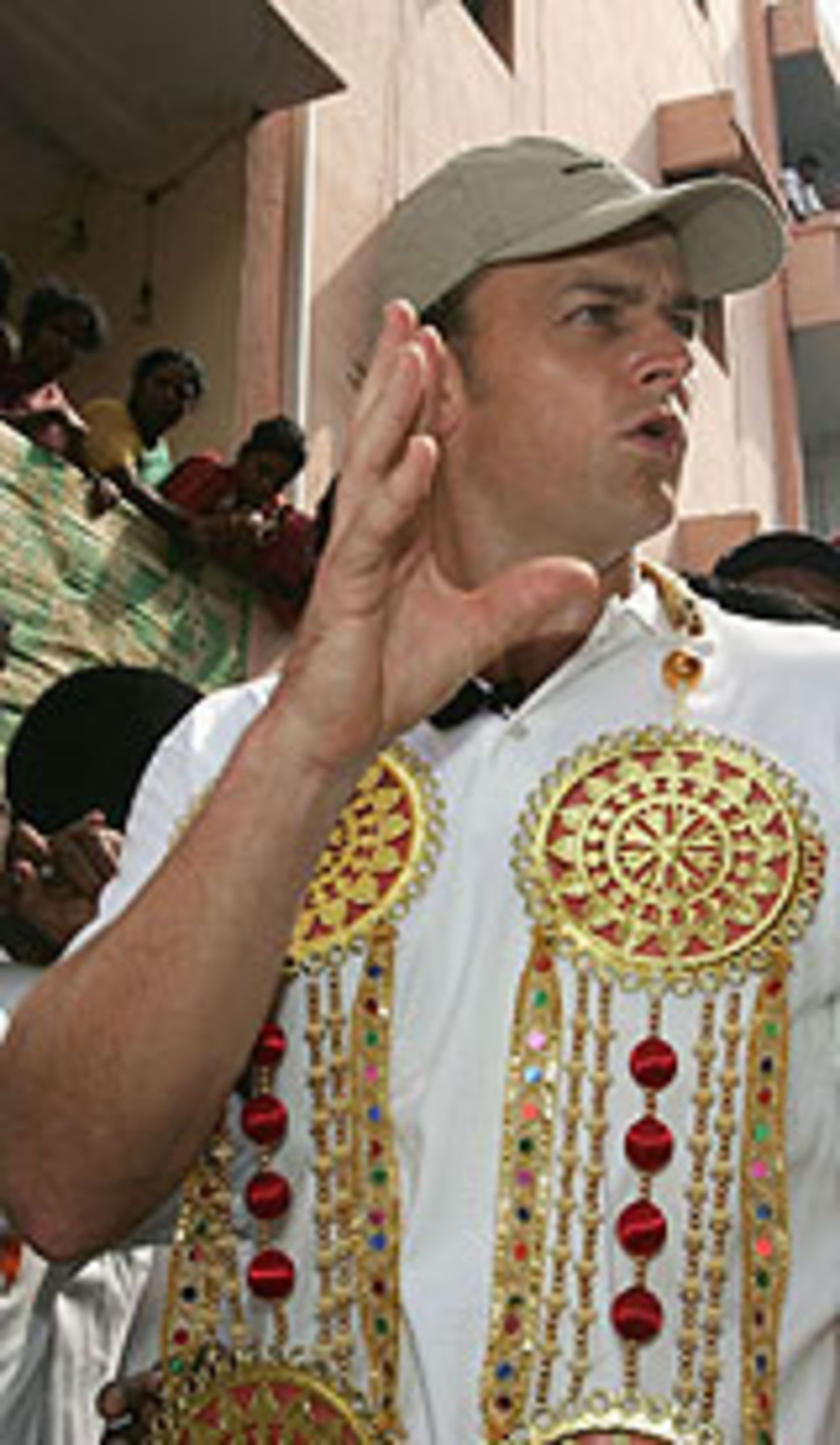 Adam Gilchrist visits a Chennai slum, October 11, 2004