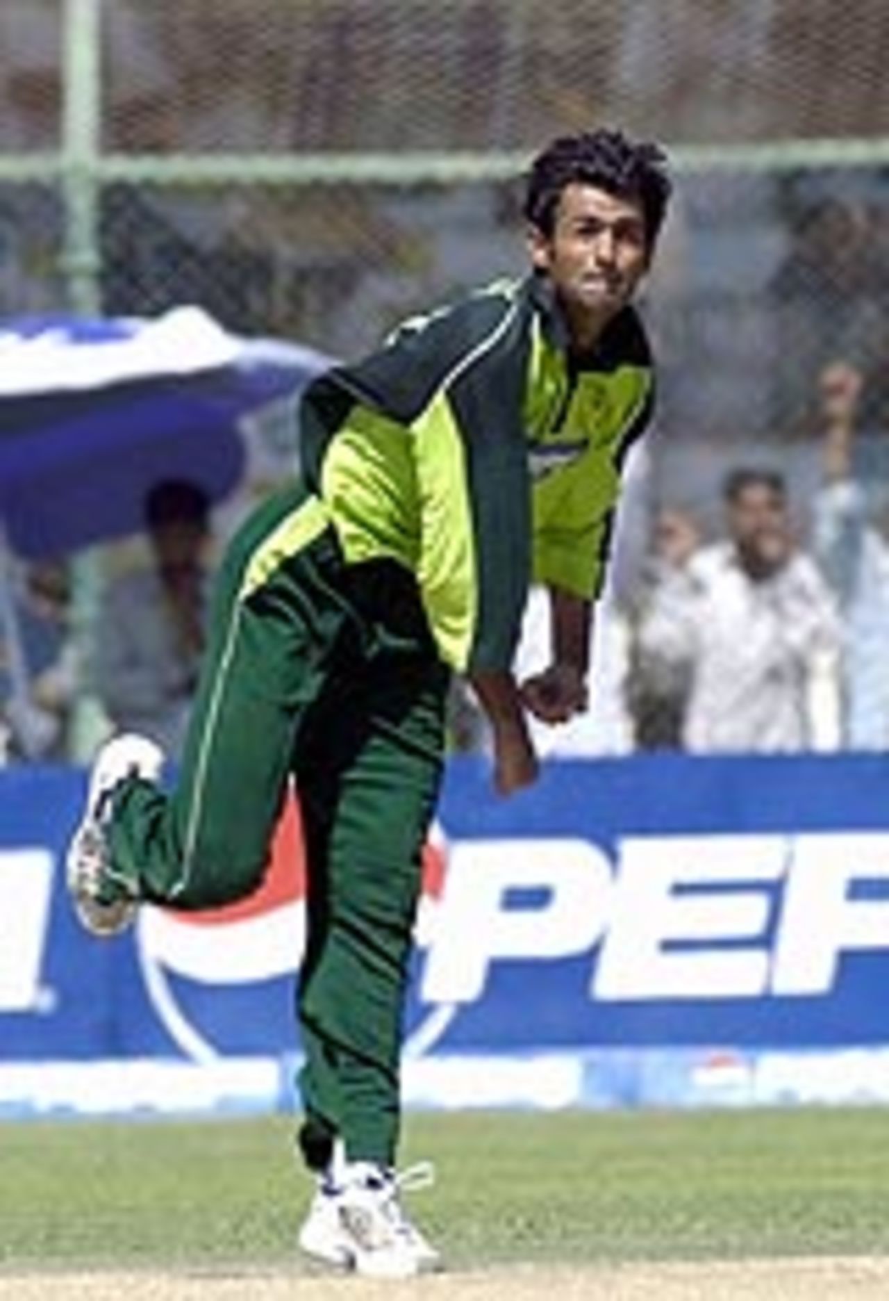 Shoaib Malik bowling