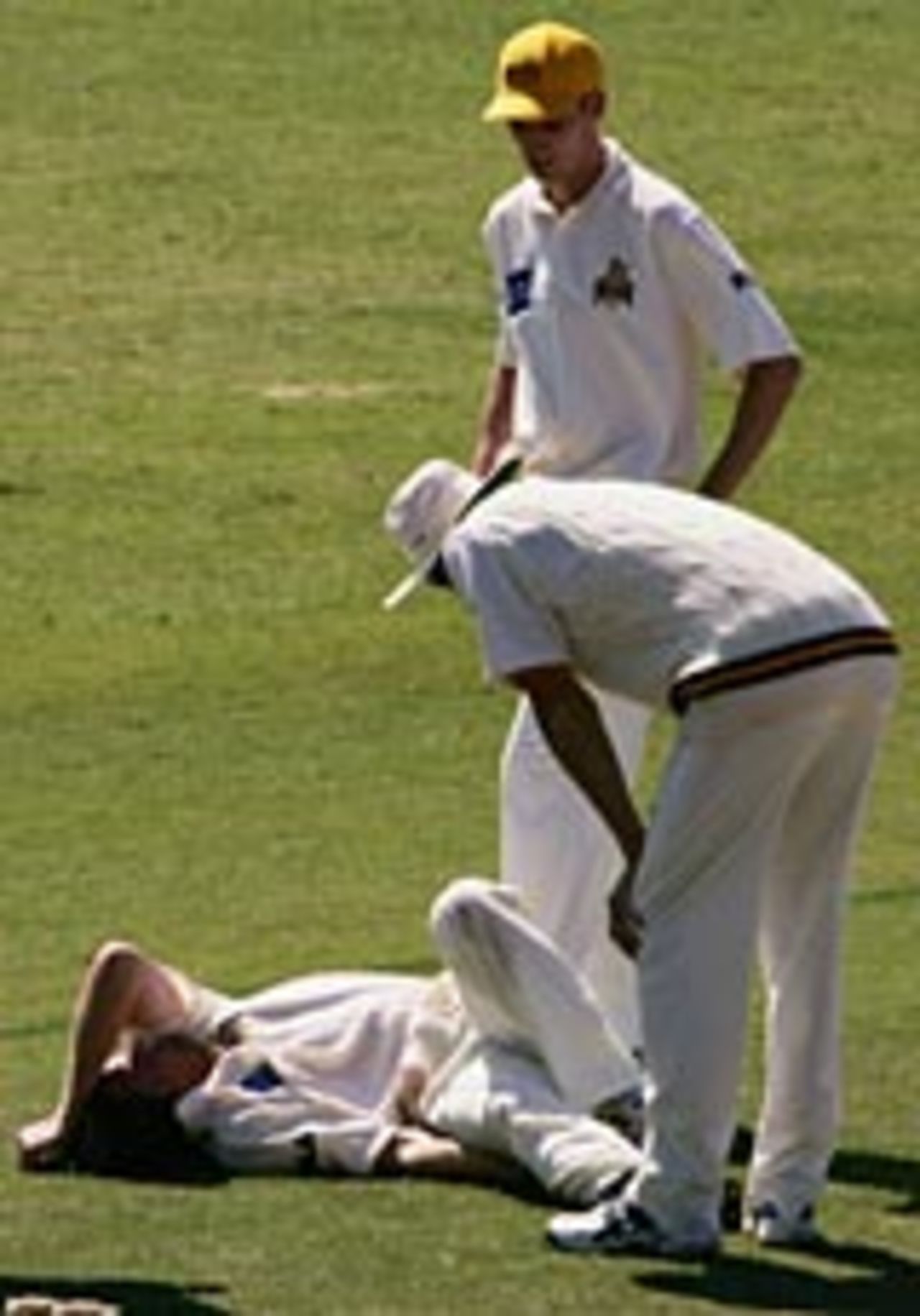 Brad Williams writhes in agony, Western Australia v Tasmania, Perth, October 19, 2004