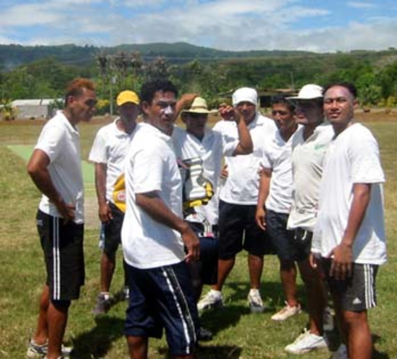 Laulaau Mai Farani team discussing tactics