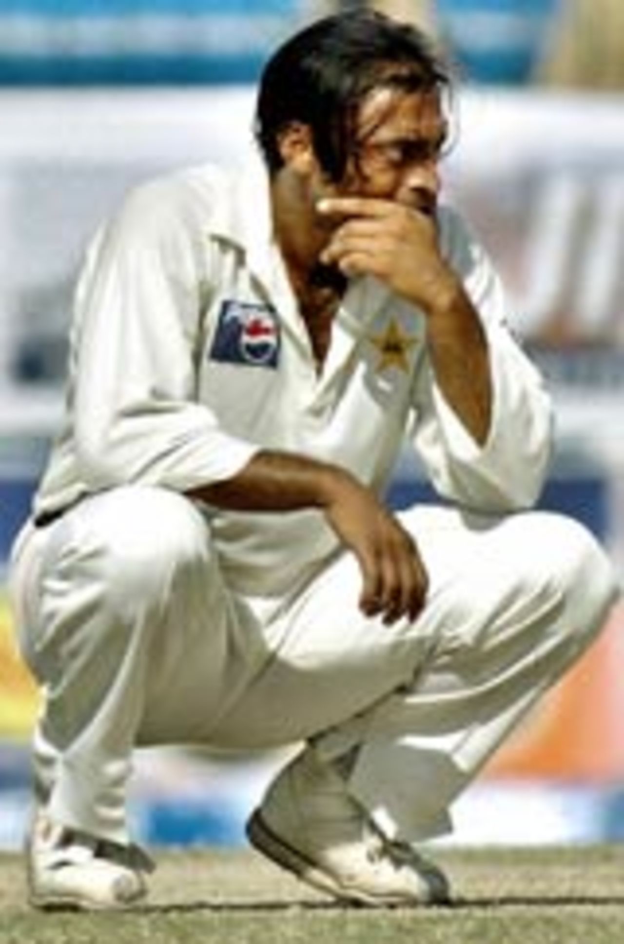 Shoaib Akhtar had a tough day in the field, Pakistan v Sri Lanka, 1st Test, Faisalabad, October 23, 2004