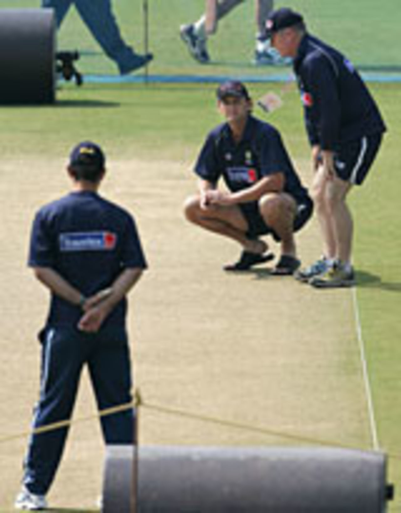 Adam Gilchrist, Ricky Ponting and selector Allan Border inspect the pitch, Nagpur, October 2004