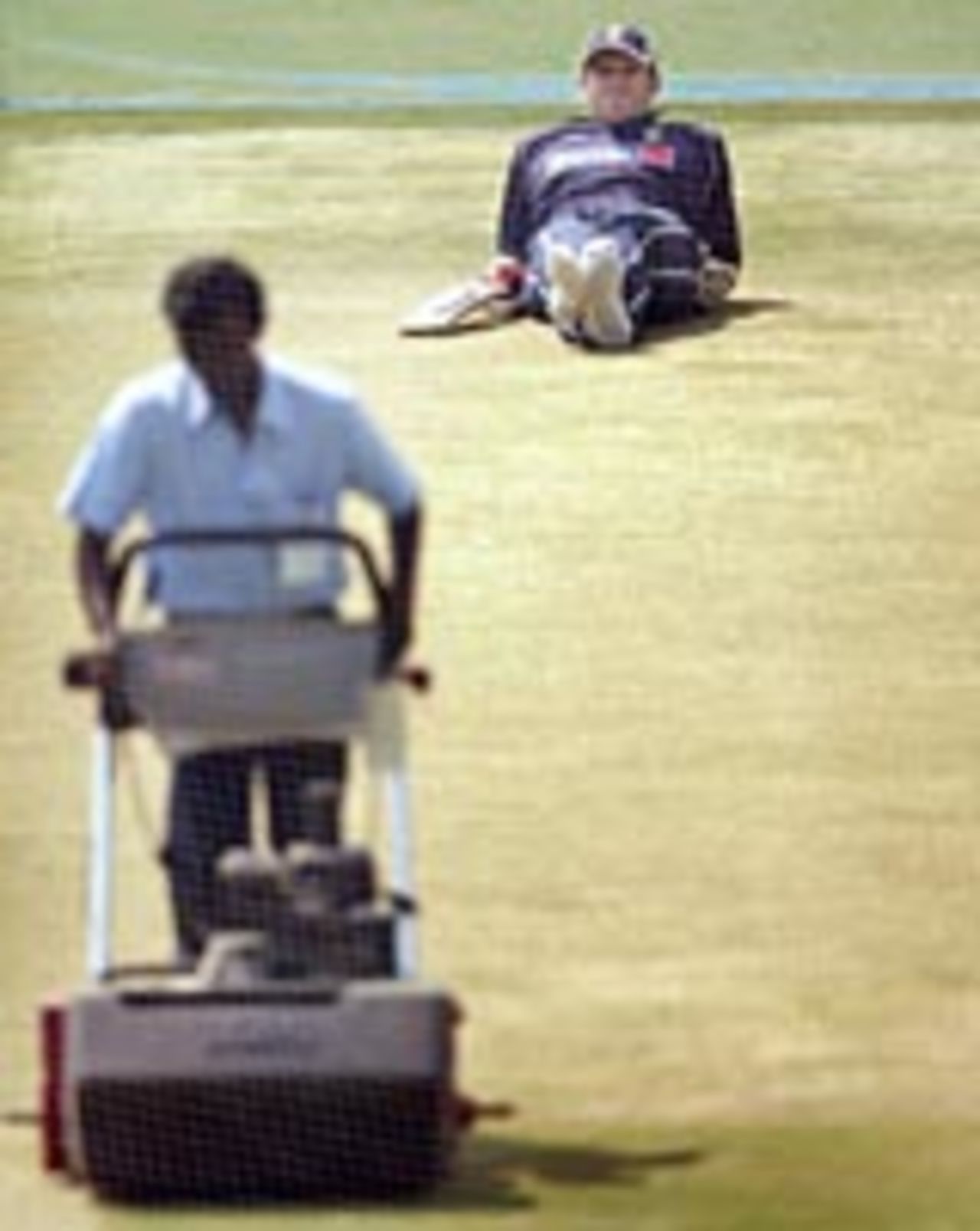 Matthew Hayden supervises pitch preparation, Nagpur, October 25, 2004