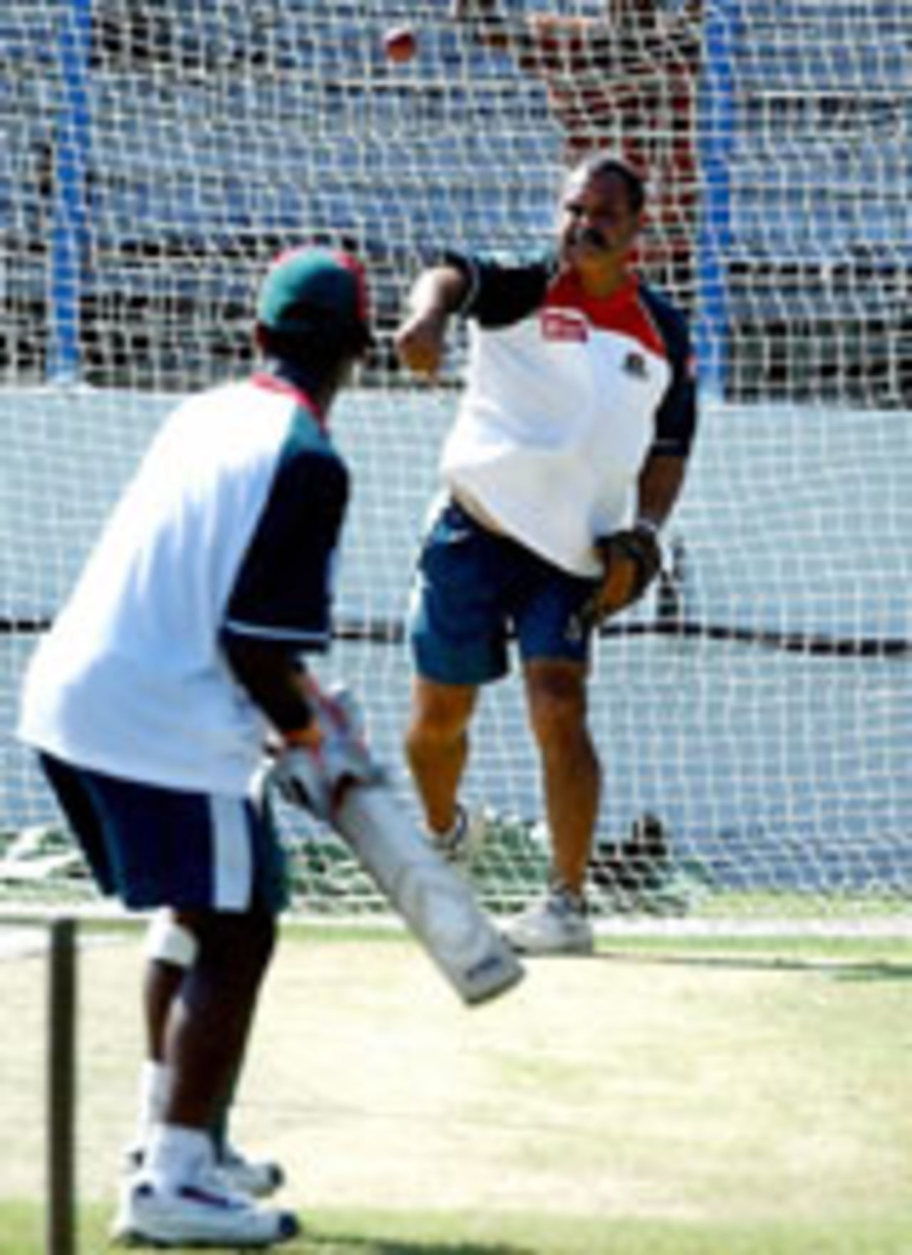 Dav Whatmore practising with Nafis Iqbal before the second Test at Chittagong, 25 October 2004