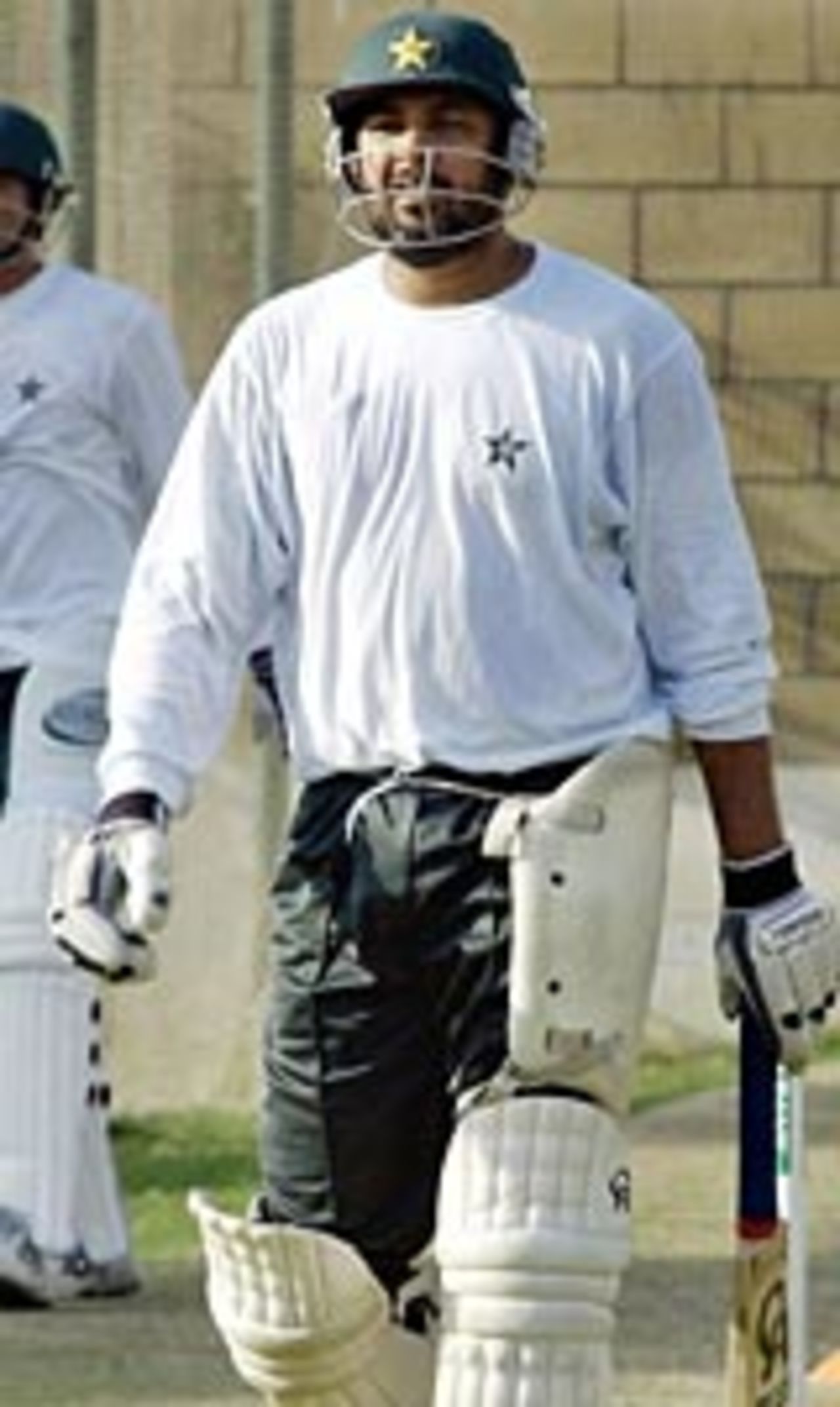 Inzamam-ul-Haq nets ahead of the Karachi Test, October 26, 2004