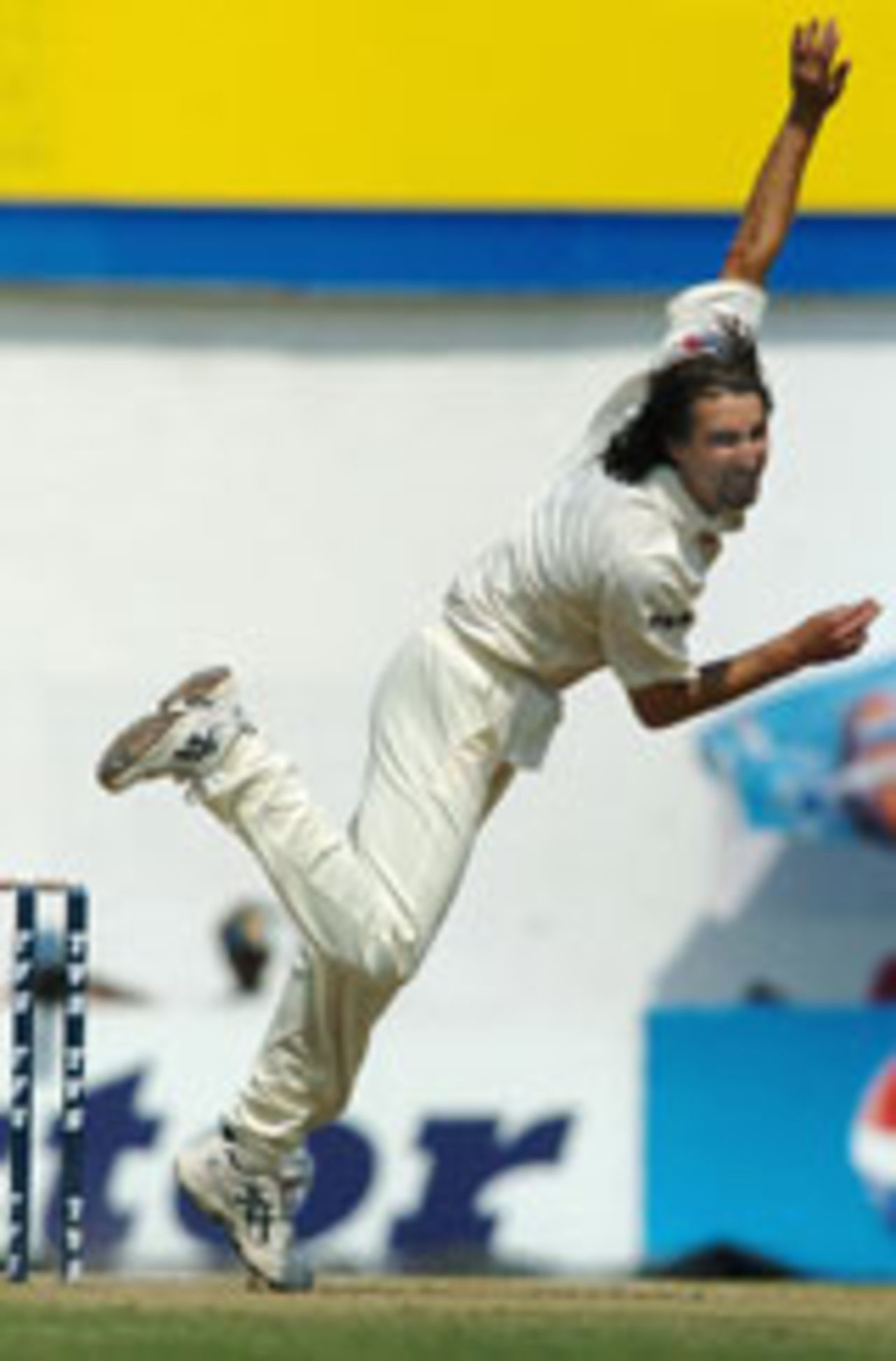 Jason Gillespie bowling on the second day of the Third Test at Nagpur, 27 October 2004