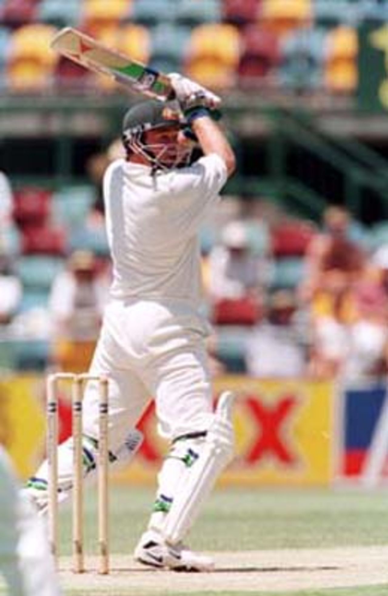 Paul Reiffel cuts on his way to 77 runs during the 2nd day of the 1st Test between Australia and New Zealand at the Gabba ground in Qld, 7 - -11 November 1997