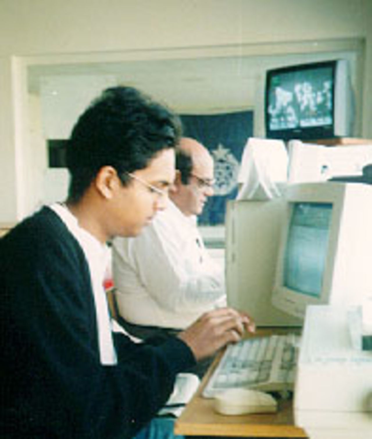 Suhael, and the QDO commentary team at work in the Gadaffi Stadium, Lahore, Nov 1997