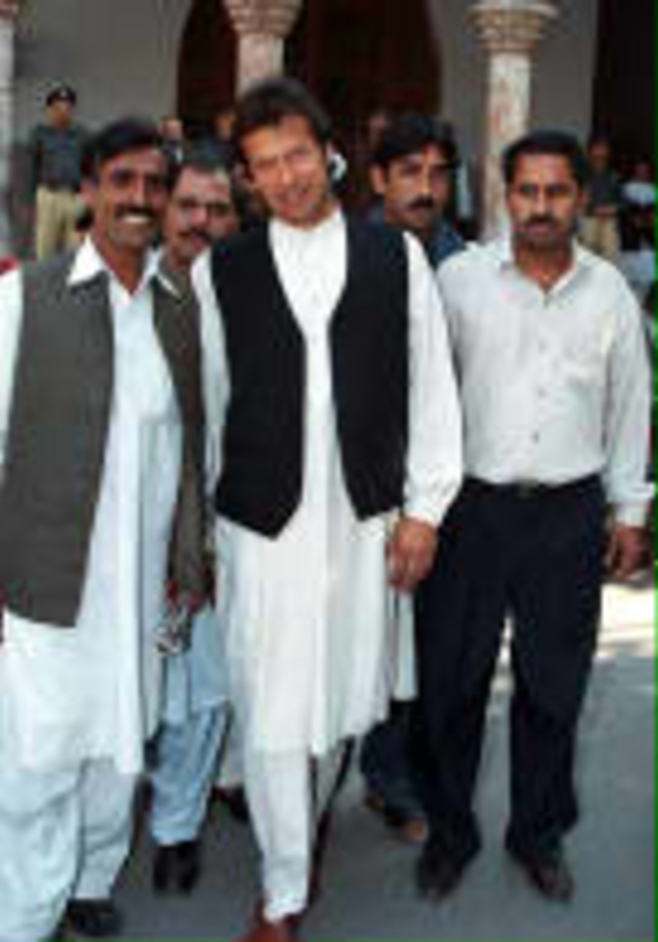 Imran Khan outside the High Court after giving evidence November 1998