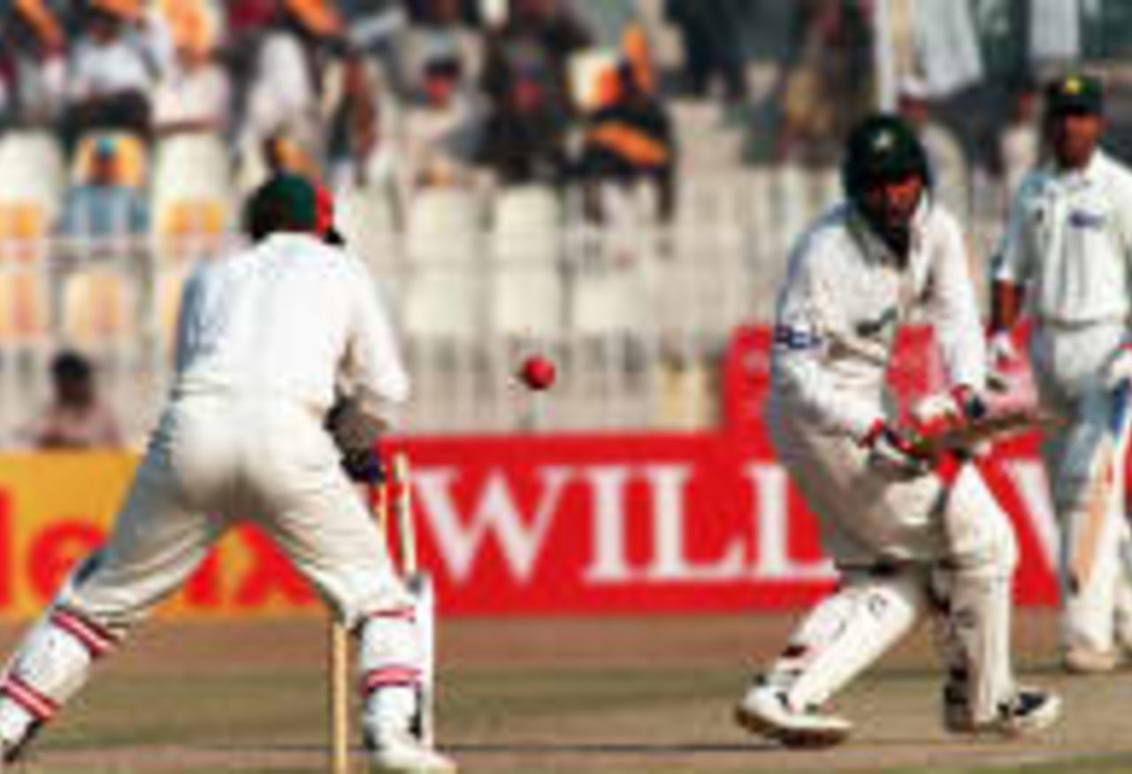 Pakistani skipper Aamir Sohail (C) looks back at his shattered stumps off Zimbabwe spinner Andrew Whittal in the third and final one-day international Cricket match in Rawalpindi, 24 November 1998. e-day international Cricket match in Rawalpindi, 24 November 1998.