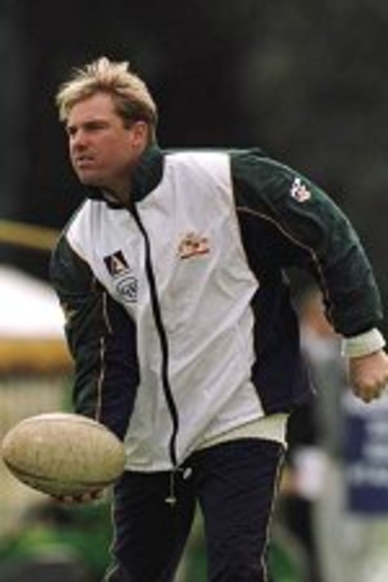 7 Nov 1999: Australian bowler Shane Warne practices his Aussie Rules skills during today's practice at Bellrive Oval in preparation for the Second Test match between Australia and Pakistan at Bellrive Oval, Hobart, Tasmania.