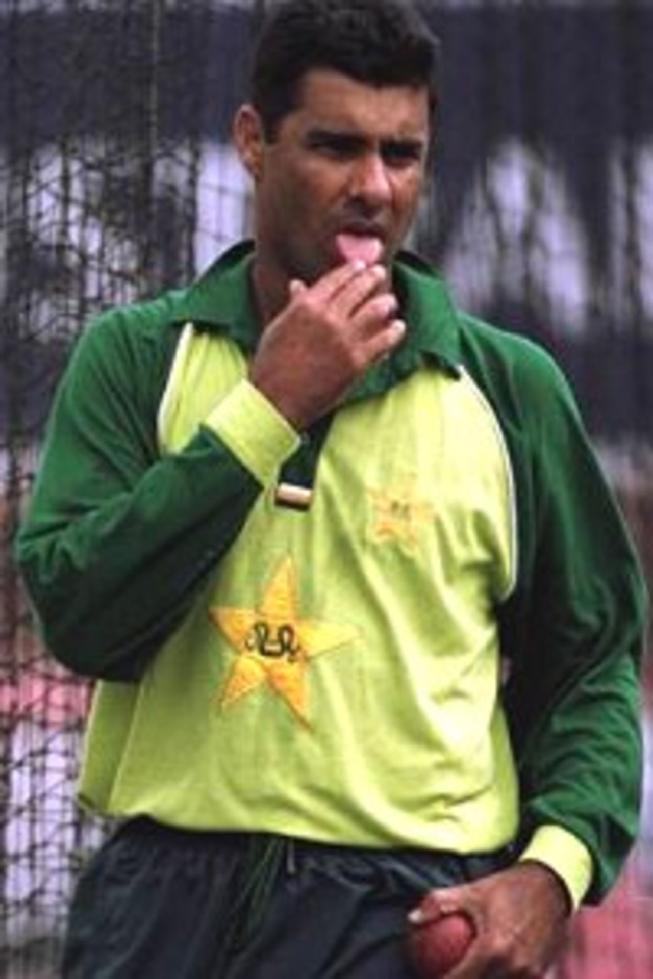 17 Nov 1999: Pakistan fast bowler Waqar Younis contemplates returing to the test team during today's practice at Bellerive Oval in preparation for the Second Test match between Australia and Pakistan at Bellrive Oval, Hobart, Tasmania.