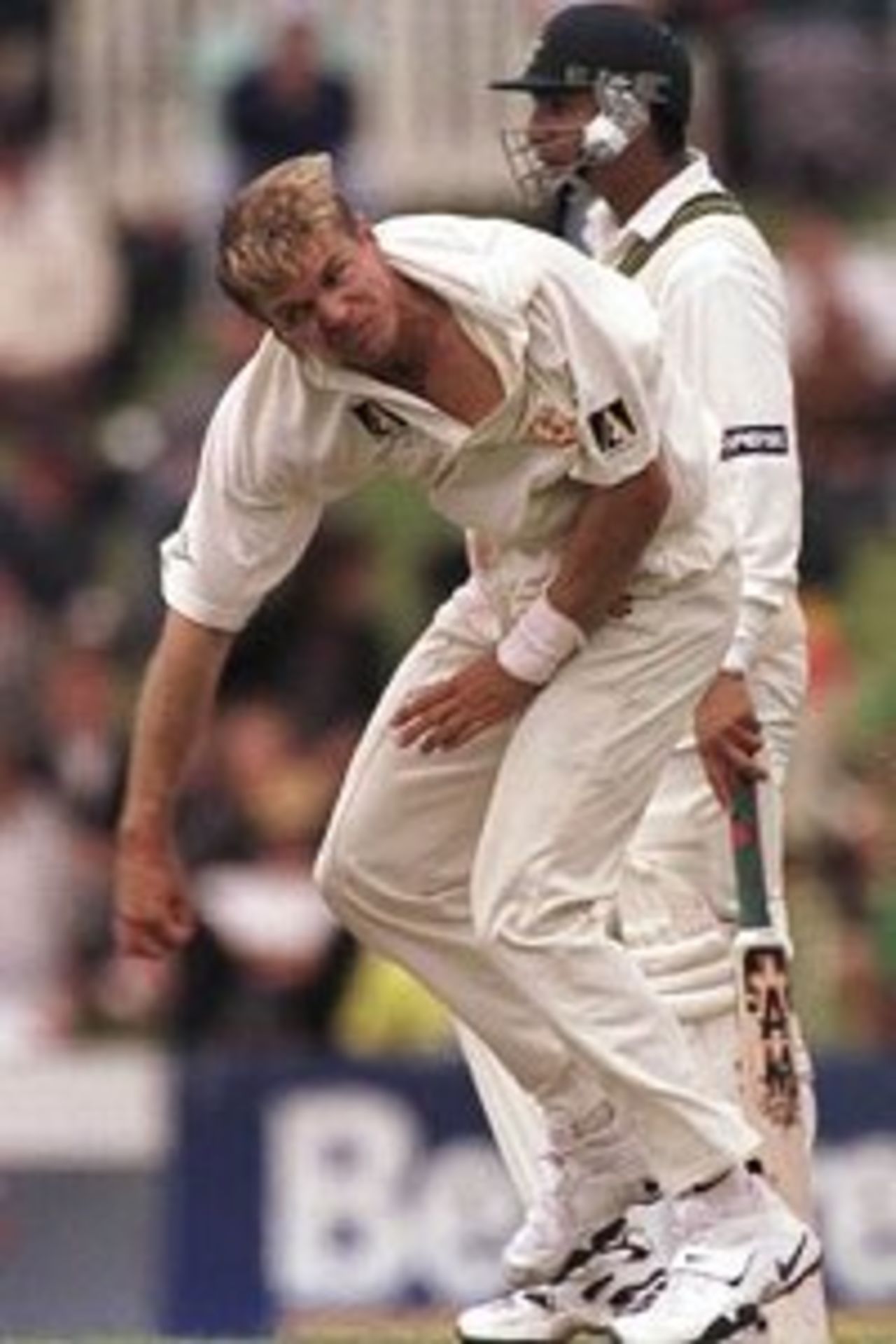 8 Nov 1999: Australian fast bowler Scott Muller strives hard during the first day of the of the Second test cricket match between Australia and Pakistan at Bellerive Oval, Hobart, Australia. Muller took three wickets for sixty eight runs as Pakistan were bowled out for 222.