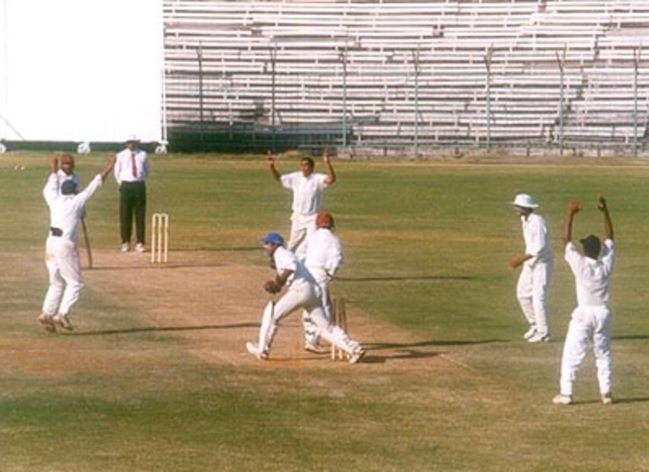 Reuben Paul whips off the bails and asks the question against S Shanker, Ranji Trophy South Zone League 1999/00, Tamil Nadu v Kerala at MA Chidambaram Stadium, Chennai, 15-18 Nov 1999