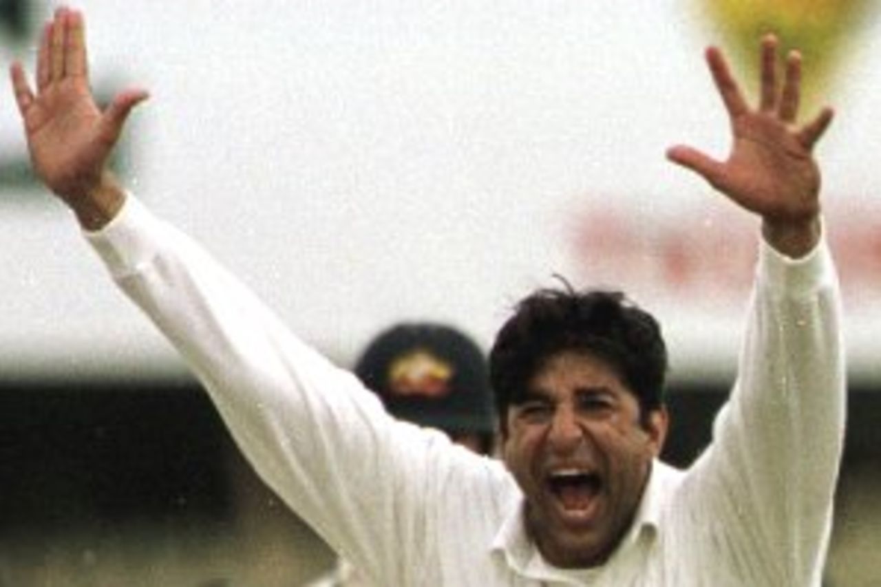 21 Nov 1999: Pakistan bowler Wasim Akram appeals successfully for the wicket of Australian batsman Ricky Ponting, during day four of the Second test between Australia and Pakistan at Bellerive Oval, Hobart, Australia.