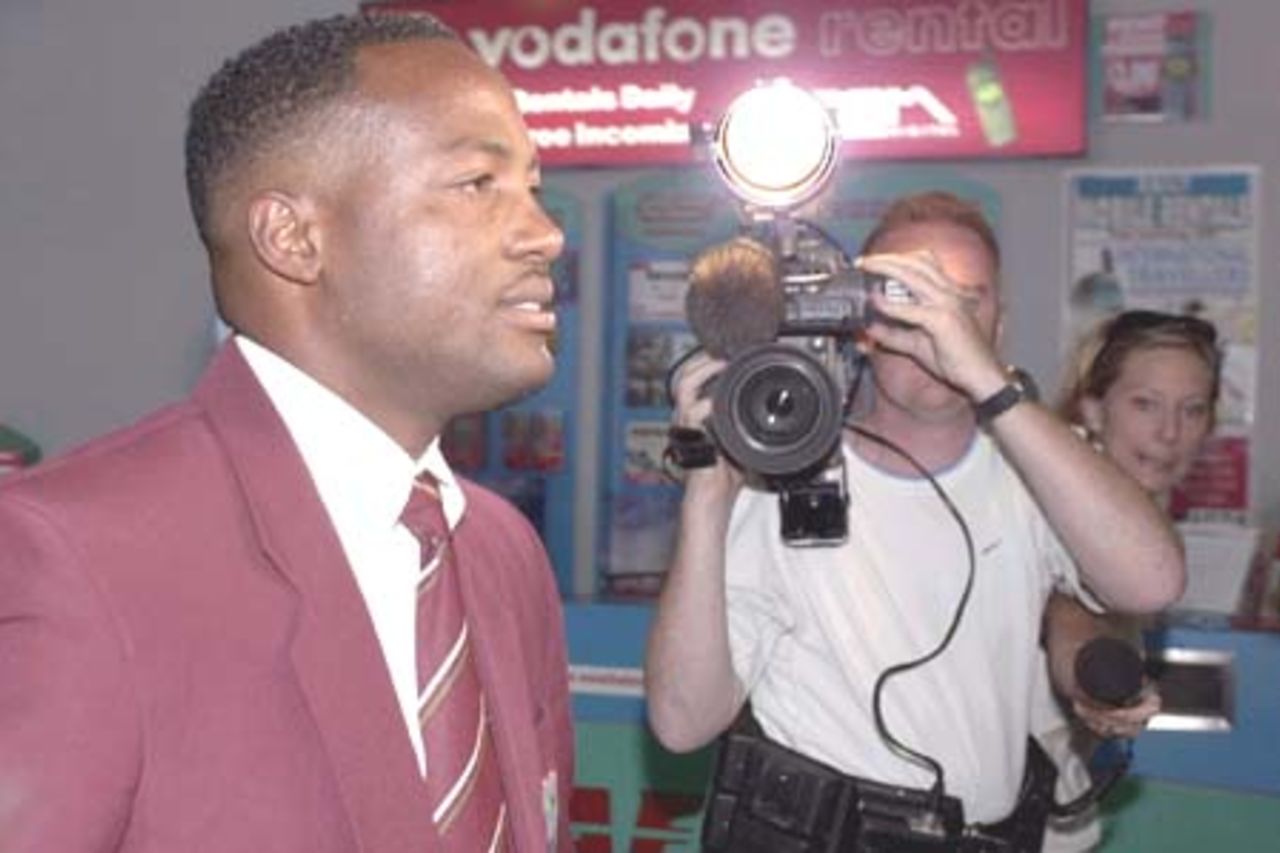 4 Nov 2000: Brian Lara of the West Indies cricket team arrives this morning into Perth, as the West Indies begin preparations for their test series against Australia. Perth International Airport, Perth, Australia.