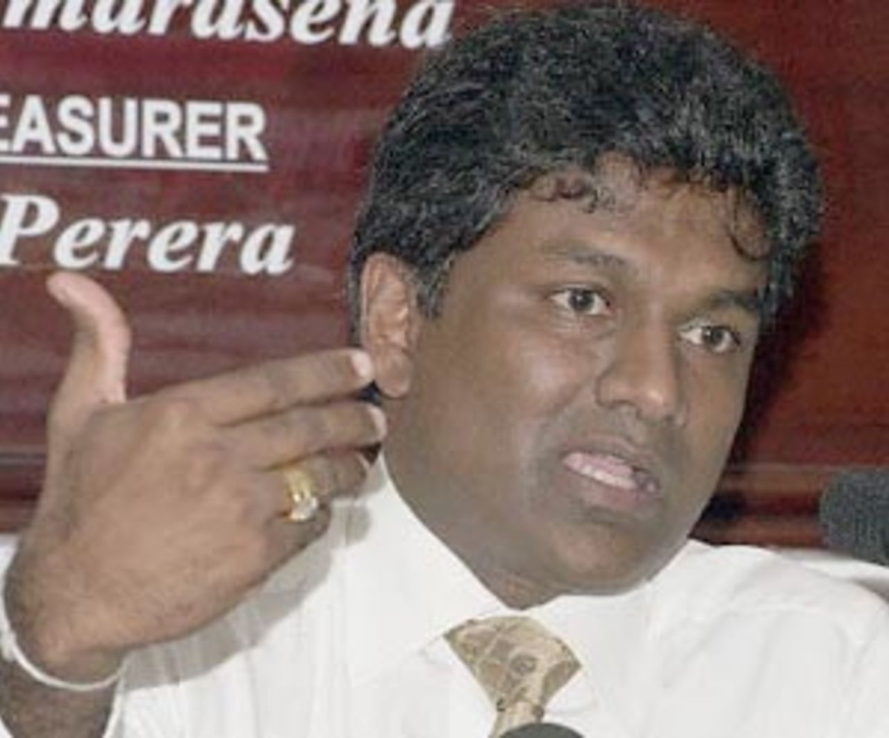 President of Board of Controrl for Cricket in Sri Lanka (BCCSL) Thilanga Sumathipala, announcing the appointment of Inquiry Commission to investigate CBI charges of match fixing agaisnt cricketers, Arjuna Ranatunga and Aravinda de Silva in Colombo 06 November 2000