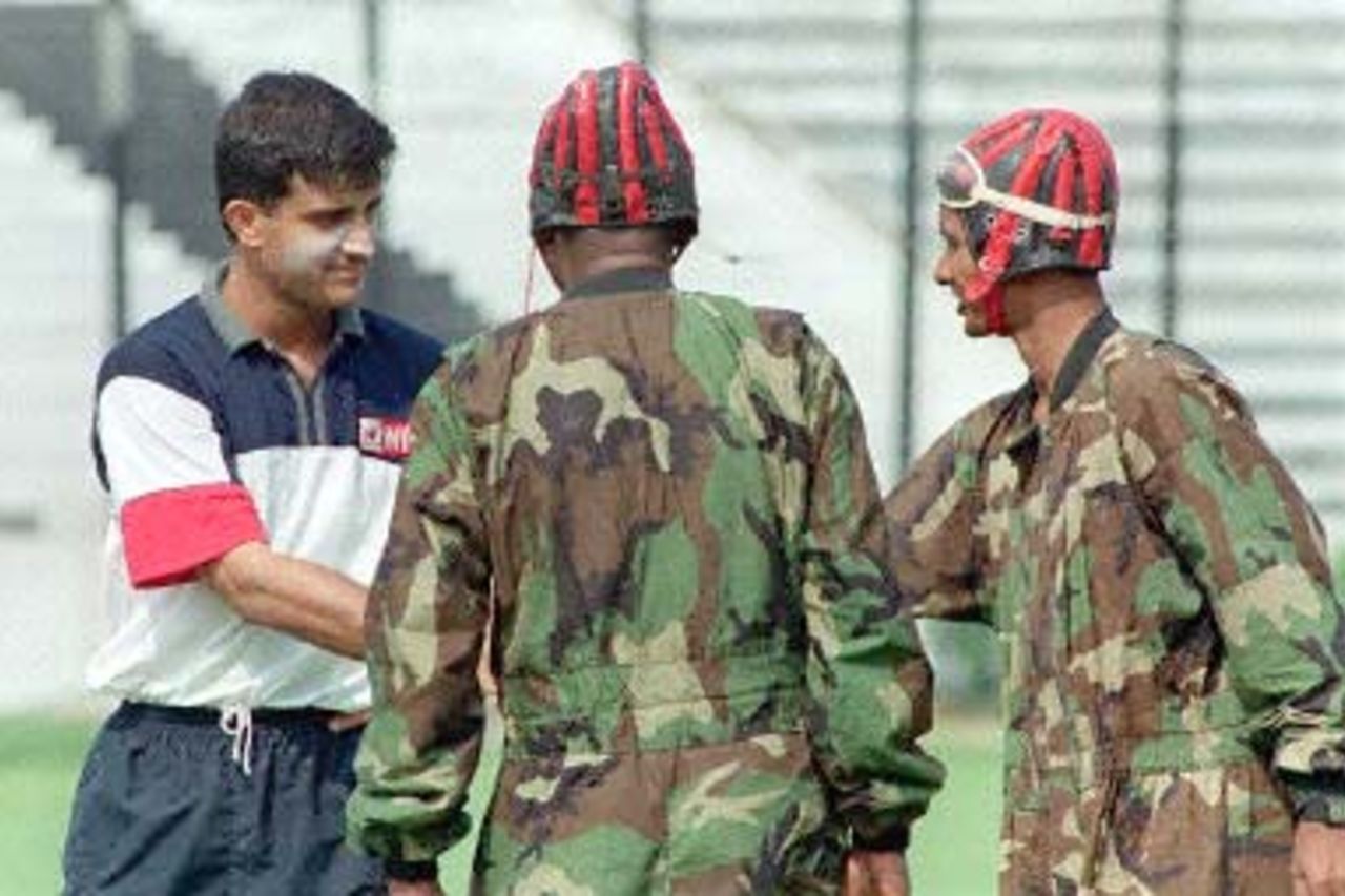 Indian cricket team skipper Sourav Ganguly (L) speaks with two paratrooper of the Bangladesh Army during a rehearsal at Bangabandhu National Stadium, 08 November 2000. The Bangladesh Army will perform para-jumping on the opening day of the Bangladesh inaugural test match. The Indian team is now in Dhaka to play against Bangladesh from 10 to 14 November.