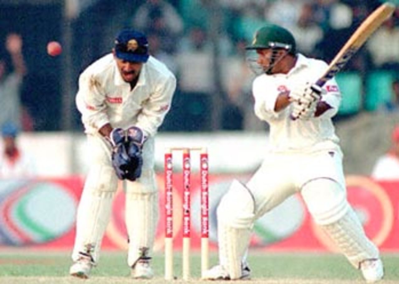 Bangladeshi bastman Aminul Islam hits a boundary off Indian spinner Murli Kartik as keeper Saba Karim shouts 10 November 2000 at the Bangabandhu National Stadium during this South Asian country's inaugural Test match against India. Aminul is 70 runs not out. Bangladesh scored 239 for six at the end of first day in their debut match.