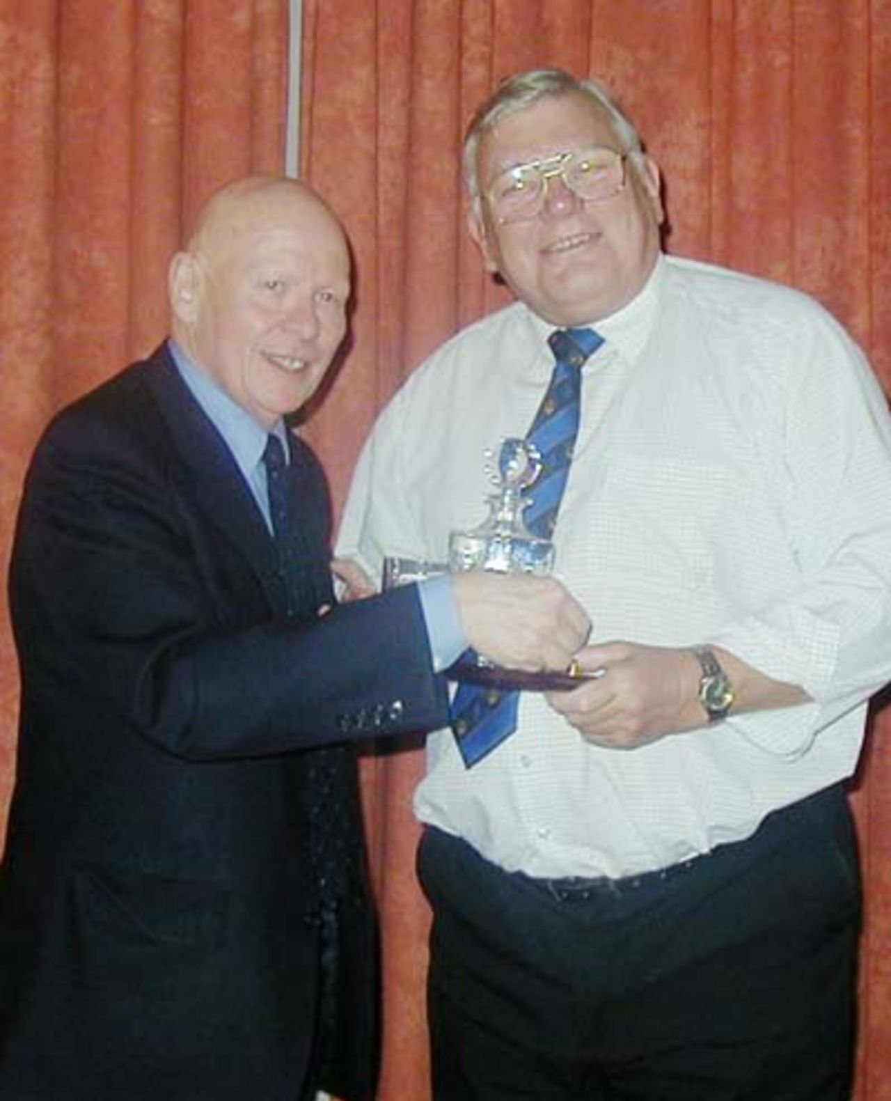 Geoff Elderfield receives a special award for 30 years service to local cricket, presented by WIlf McGuinness of Manchester United
