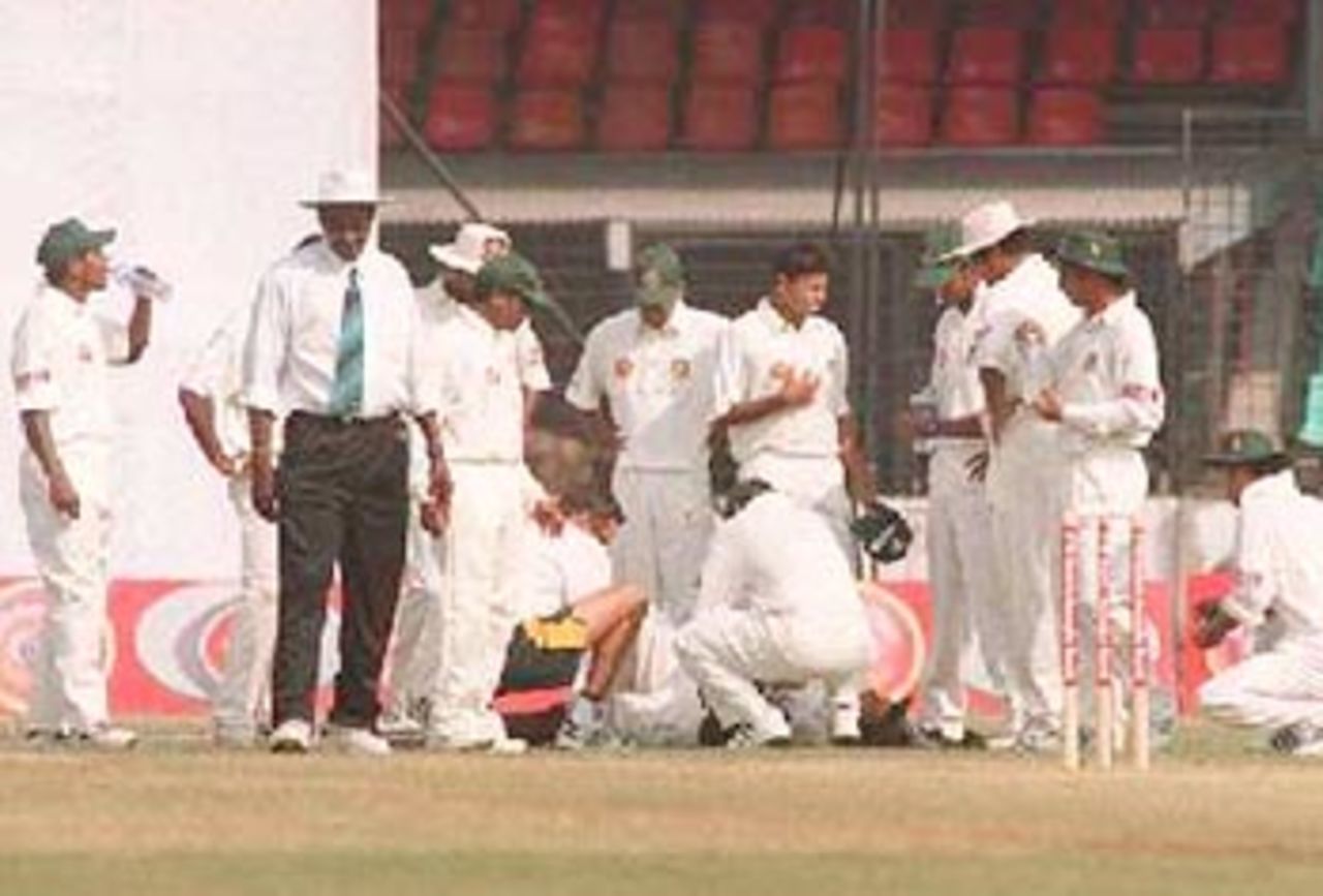 An anxious Bangladesh team members after Khaled Mashud injured himself. India in Bangladesh 2000/01, Only Test, Bangladesh v India, Bangabandhu National Stadium, Dhaka, 10-14 Nov 2000 (Day 3)