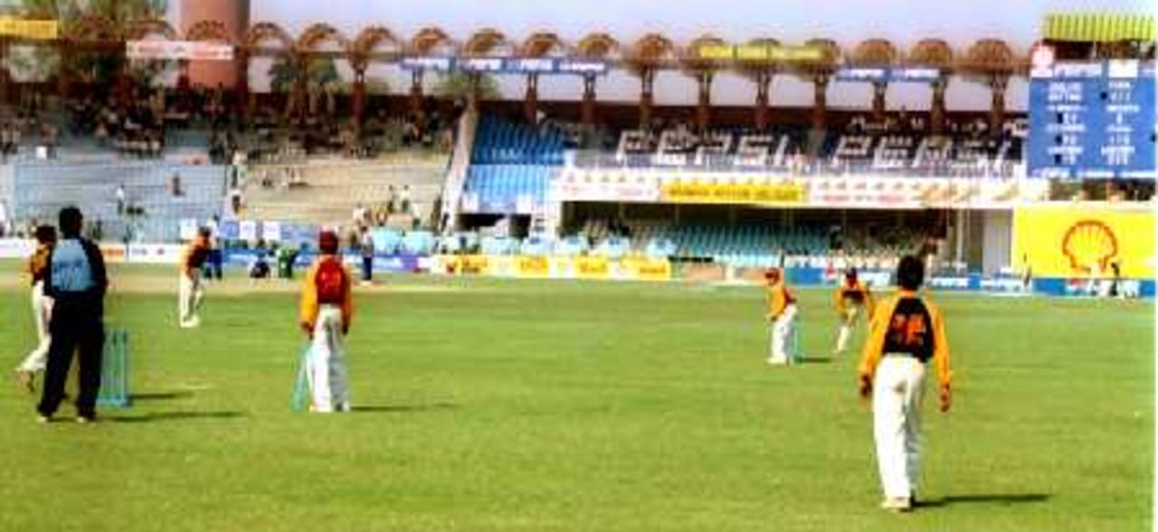Possible future cricketers of Pakistan, Day 3, 1st Test Match, Pakistan v England at Lahore, 15-19 Nov 2000