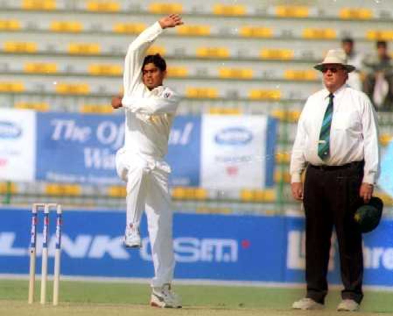 Test debutant Qaiser Abbas in his bowling stride, Day 3, 1st Test Match, Pakistan v England at Lahore, 15-19 Nov 2000