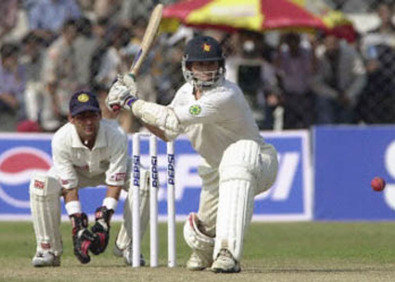 Carlisle is all set to sweep watched by debutant Dahiya, Zimbabwe in India, 2000/01, 1st Test, India v Zimbabwe, Feroz Shah Kotla, Delhi, 18-22 November 2000 (Day 1).