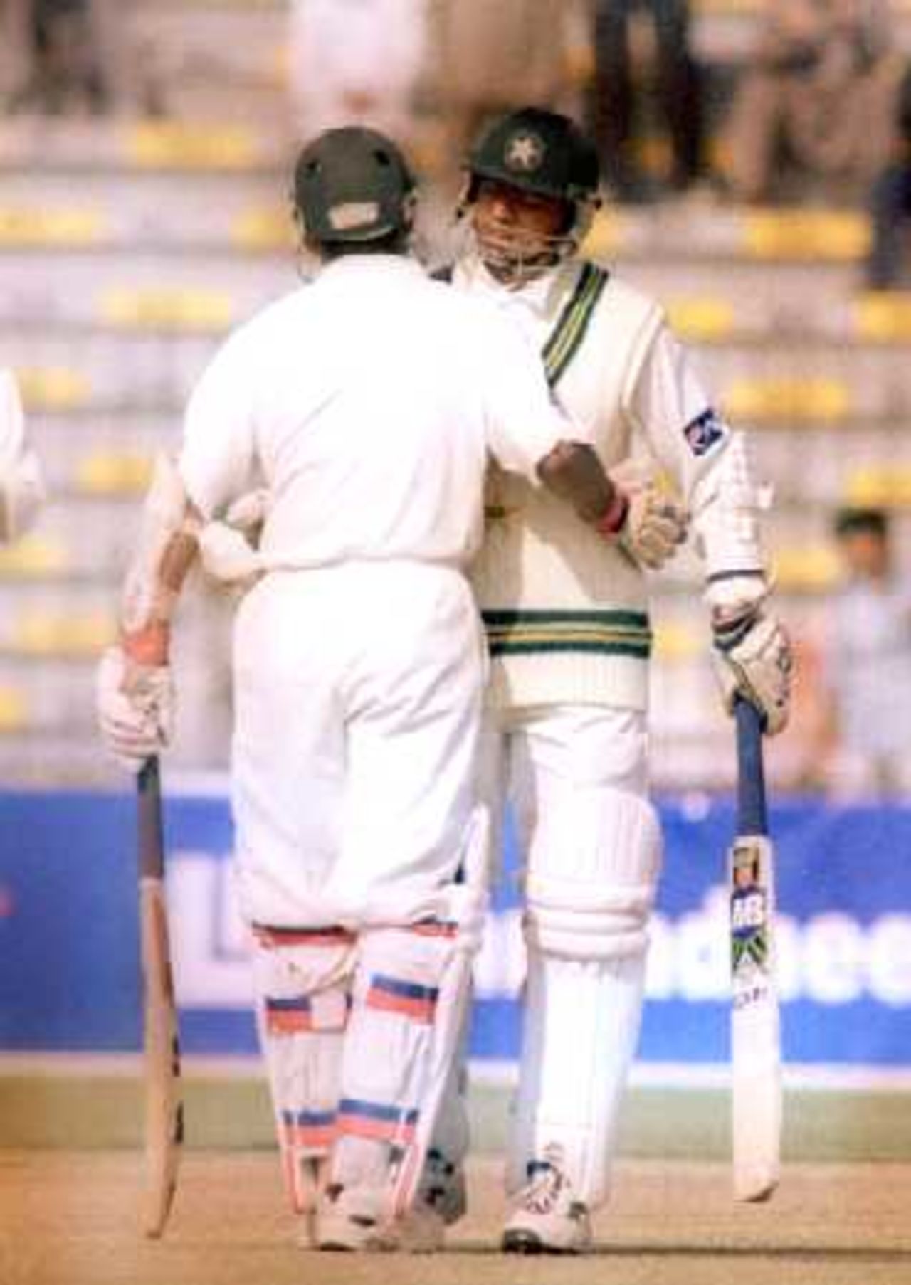 Saqlain congratulates Youhana for his fine knock, 1st Test Match, Pakistan v England at Lahore, 15-19 Nov 2000