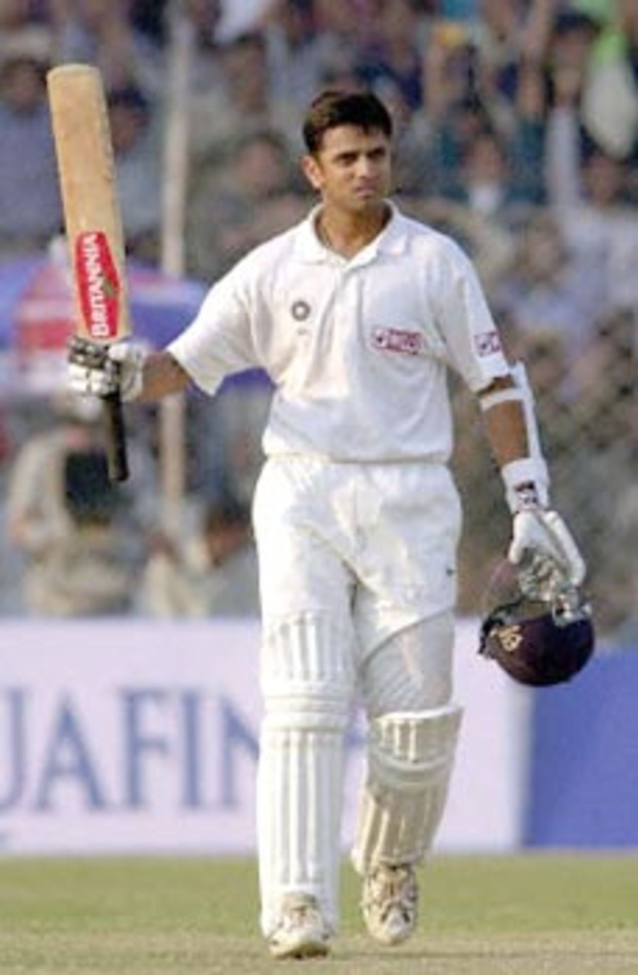 Dravid acknowledges the crowd on completing his century. Zimbabwe in India 2000/01, 1st Test, India v Zimbabwe Feroz Shah Kotla, Delhi, 18-22 November 2000 (Day 3)