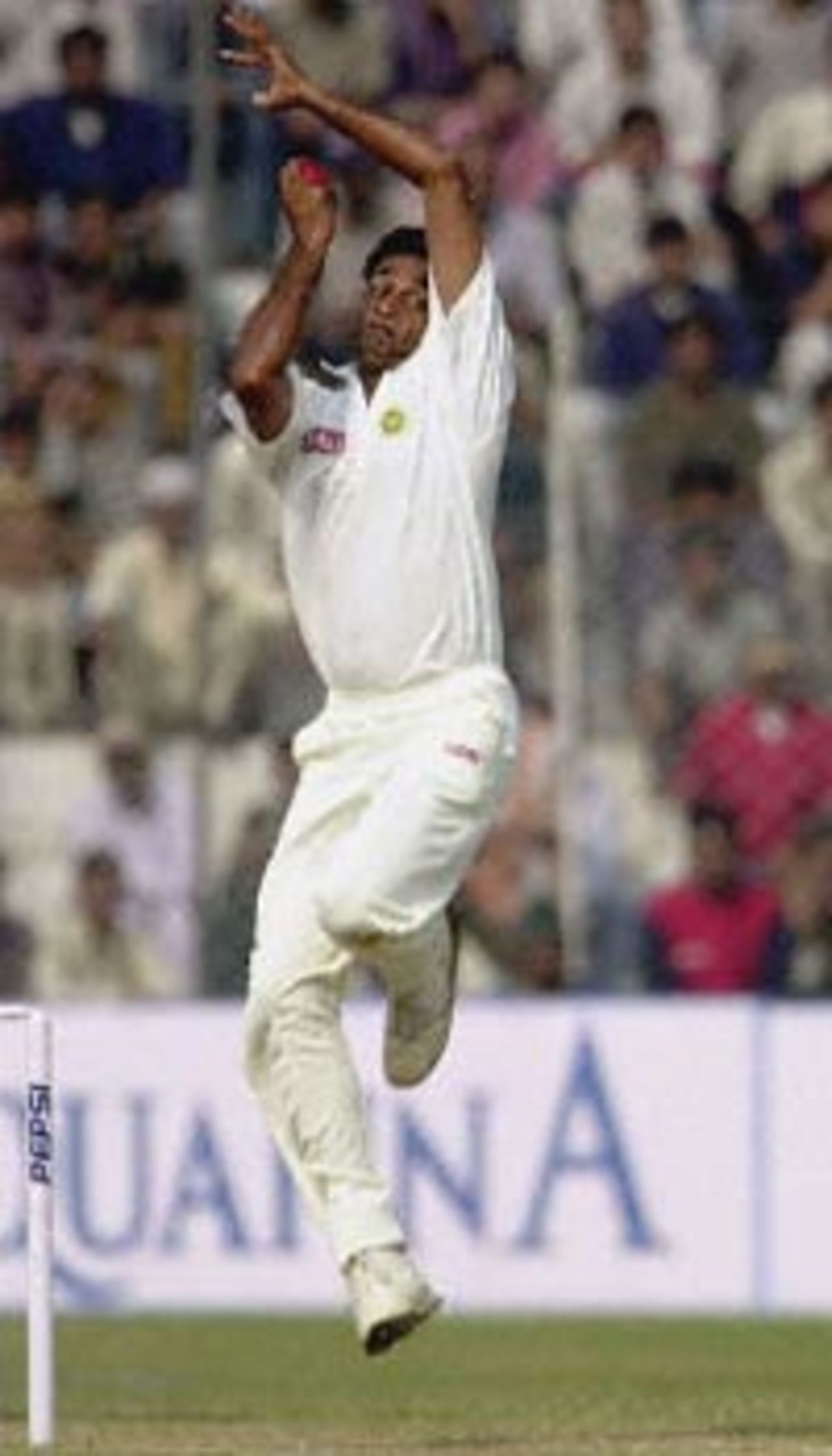 Srinath about to deliver the ball to Henry Olonga, Zimbabwe in India, 2000/01, 1st Test, India v Zimbabwe, Feroz Shah Kotla, Delhi, 18-22 November 2000 (Day 5).