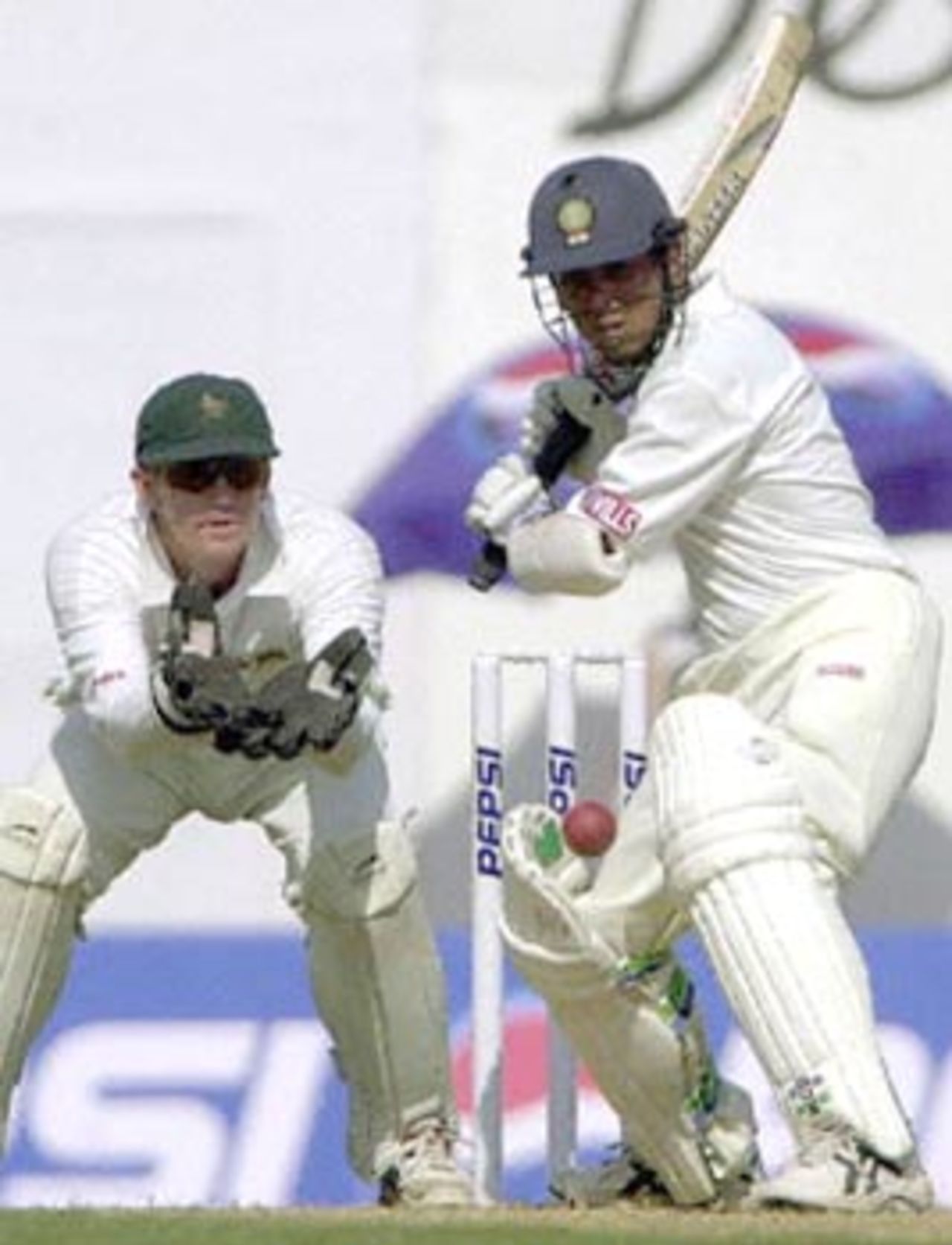 Indian opening batsman Shiv Das lines up a delivery from Zimbabwe bowler Viljoven as wicketkeeper Andy Flower (L) looks on during the first day of the second Test cricket match between India and Zimbabwe in Nagpur, 25 November 2000. Das scored 110 runs and India made 306 for 2 at close of the first day's play. India leads Zimbabwe 1-0 in the two Test series.