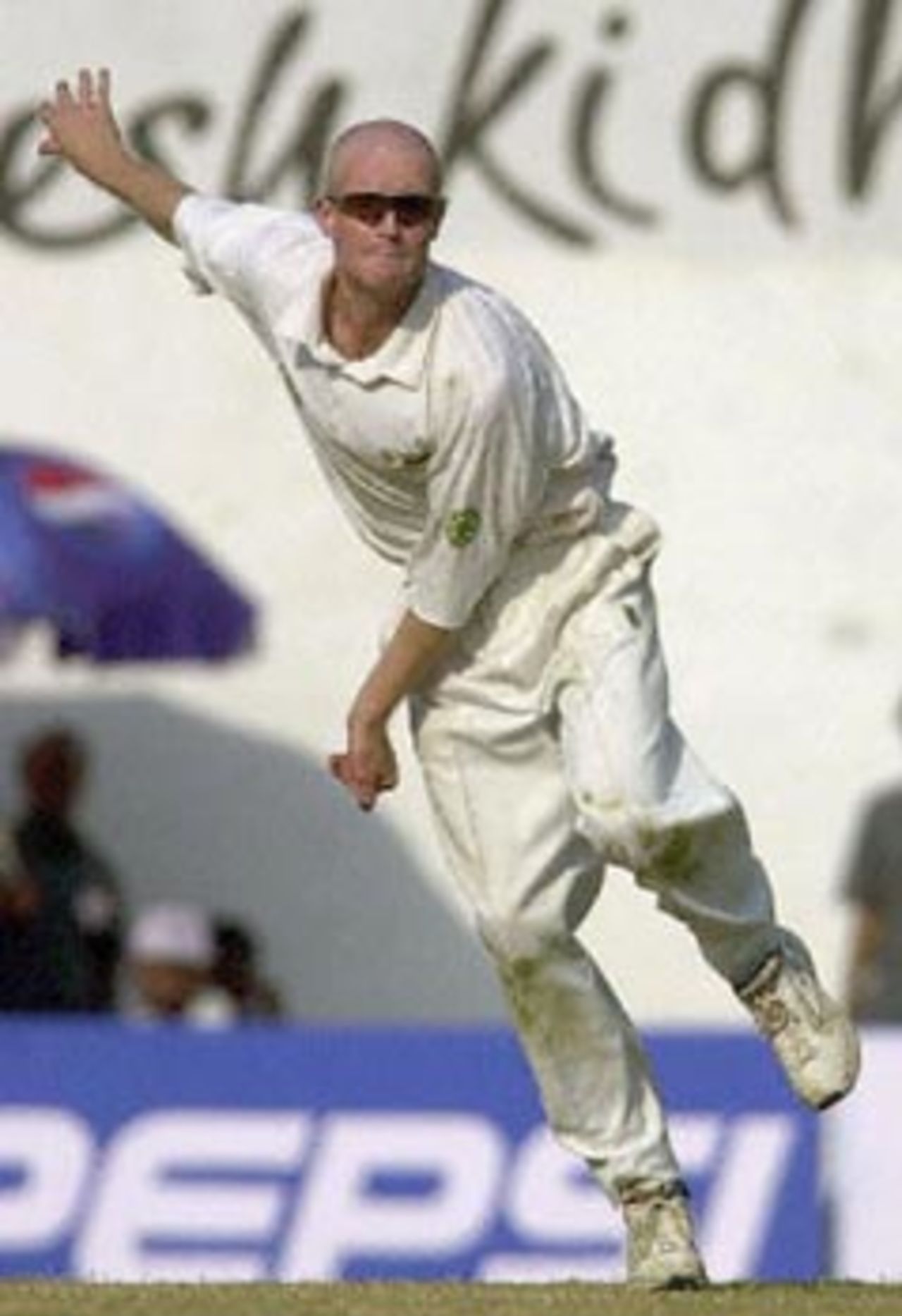 Zimbabwean spinner Grant Flower bowls to Indian batsman Sachin Tendulkar during the second day of the second Test match between India and Zimbabwe, 26 November 2000 in Nagpur. Grant Flower took two wickets for Zimbabwe to be the highest wicket taker for his team along with team-mate Paul Murphy. Zimbabwe finished the day at 59 for 1 in reply to India's total of 609 runs.