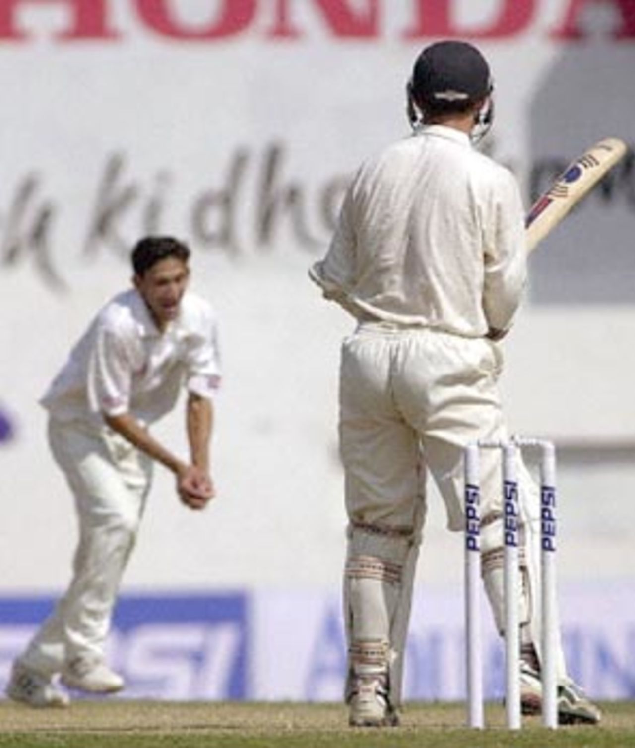 Indian pace bowler Ajit Agarkar (L) takes a catch from Zimbawean batsman Stuart Carlisle (R) off his own bowling to dismiss Carlisle on the third day 27 November 2000 of the second test match between India and Zimbabwe in Nagpur. Carlisle was out for 51 as Zimbabwe stood at 153 for 2 at lunch.