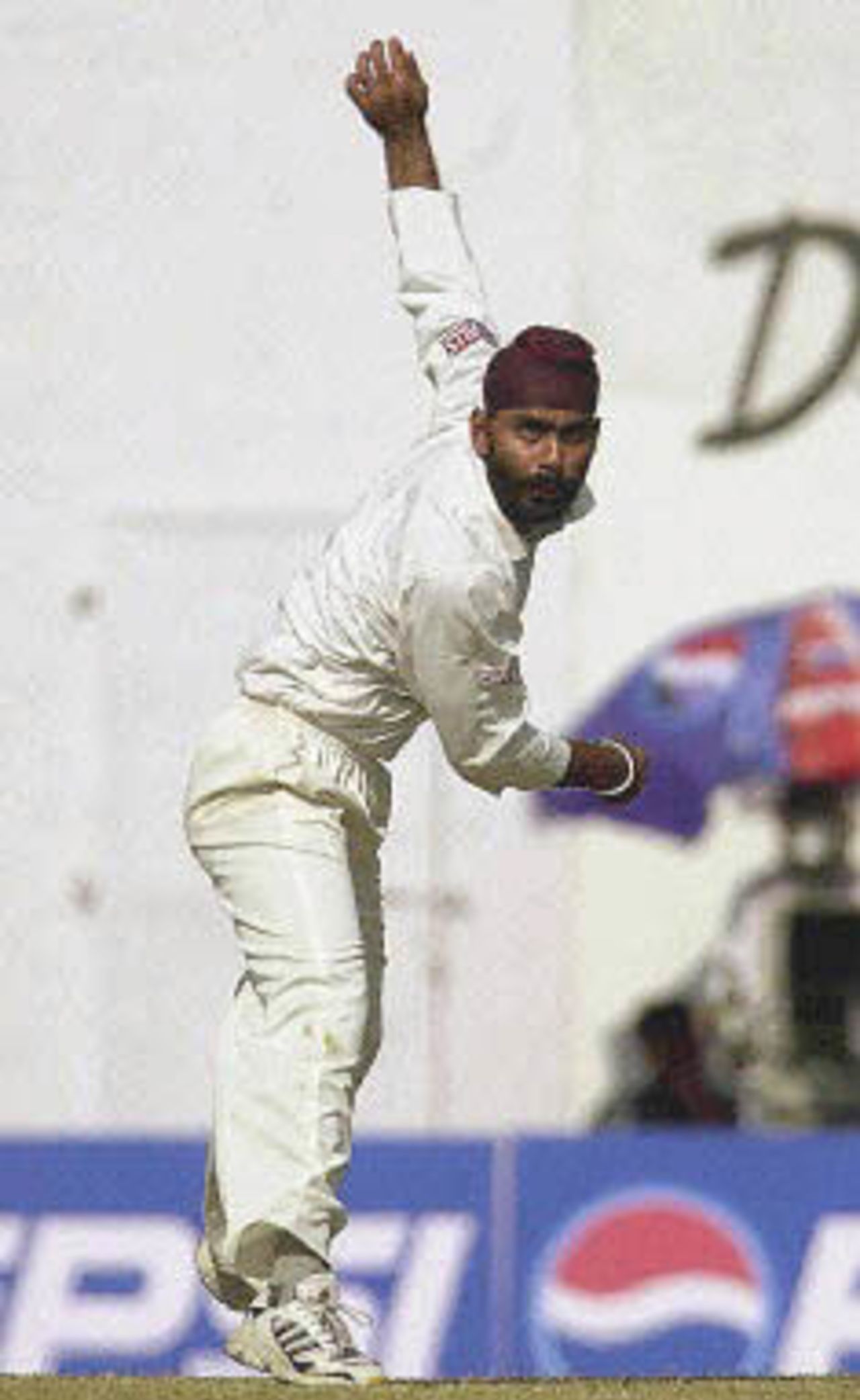 Sharandeep Singh in action, Zimbabwe in India, 2000/01, 2nd Test, India v Zimbabwe, Vidarbha C.A. Ground, Nagpur, 25-29 November 2000 (Day 3).